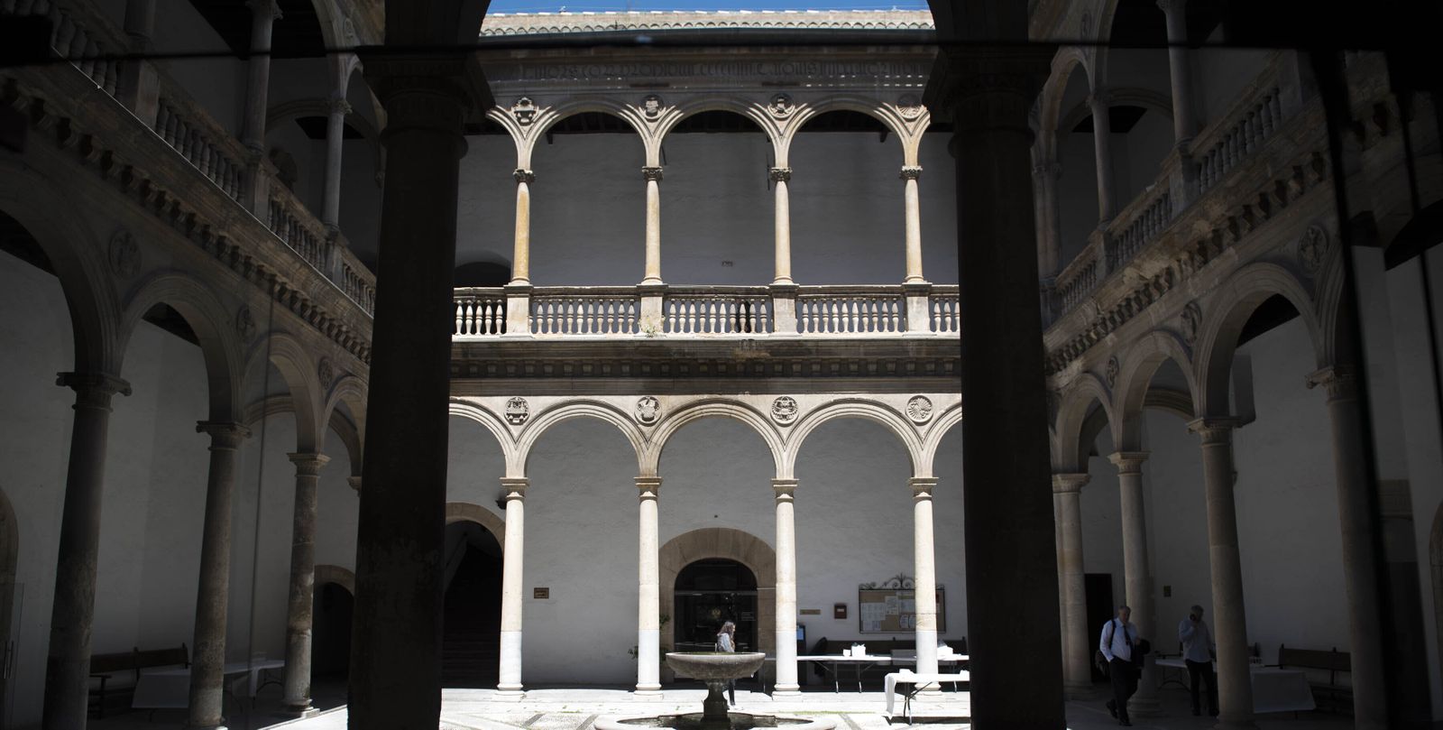Interior del Hospital Real, sede del Rectorado.