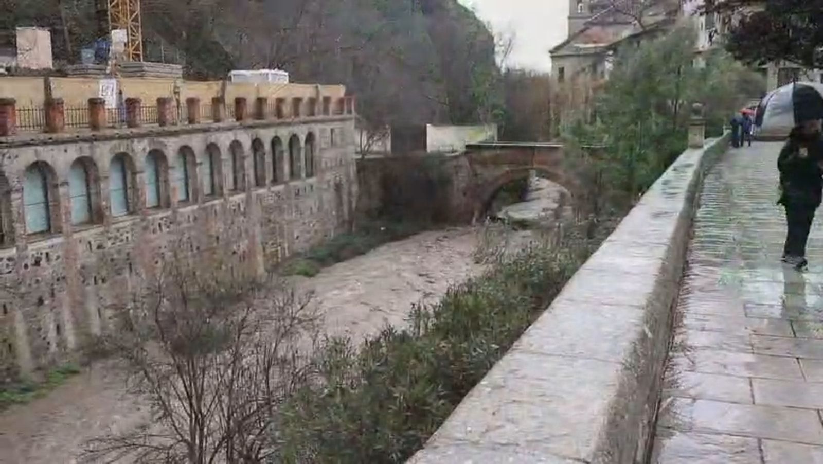 El río Darro, crecido por el paso de la Borrasca Leonardo por Granada