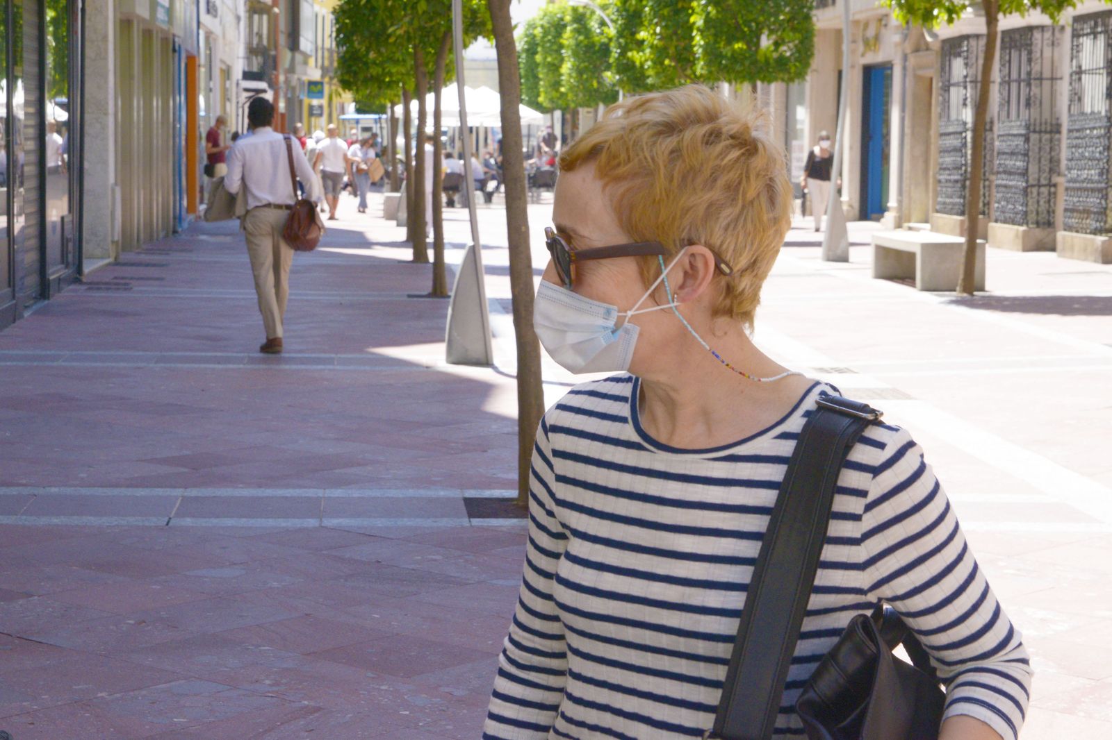 Fotos de gente con mascarillas en Algeciras