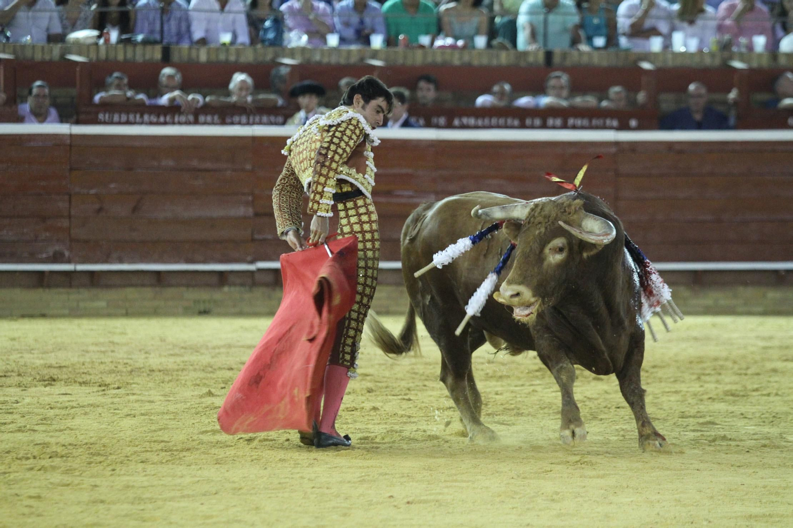 Imágenes de la faena de Miguel Angel Perera en el coso Onubense.