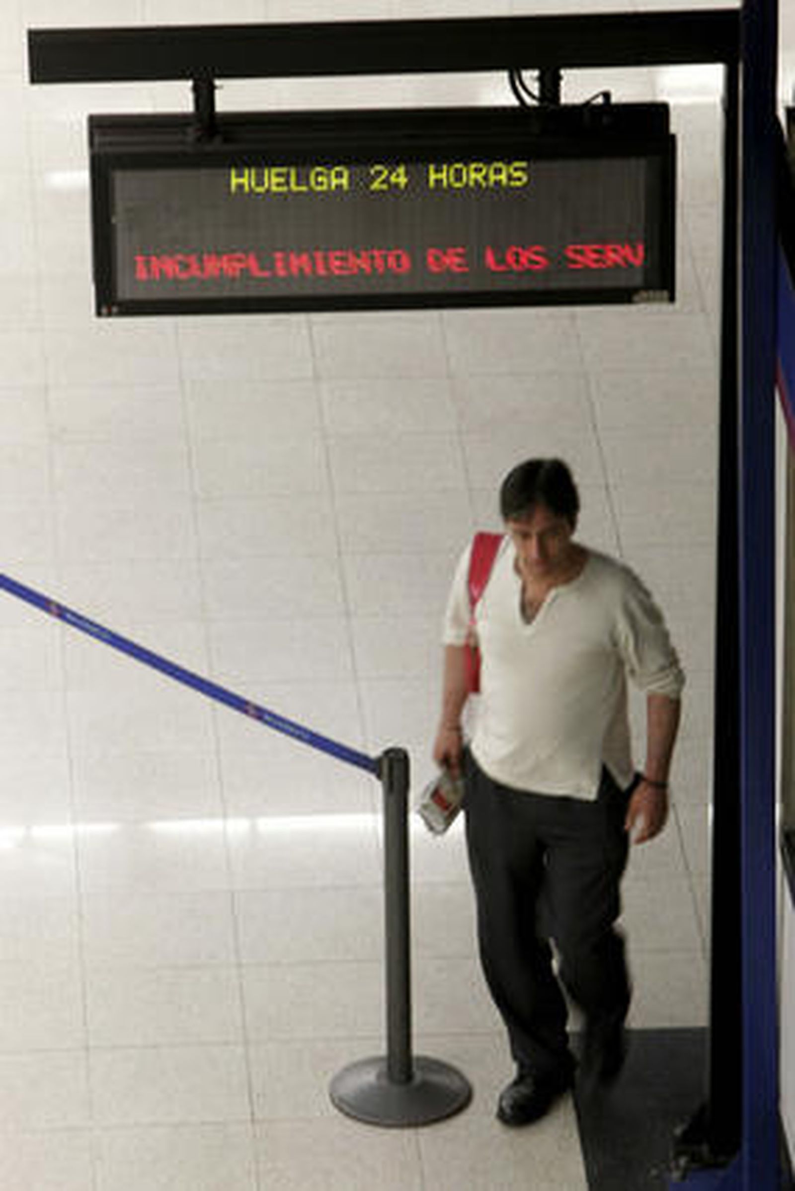 El paro de los empleados del Metro, que no cuenta con servicios mínimos, provoca desde el lunes el caos circulatorio en la capital. 

Foto: Agencias