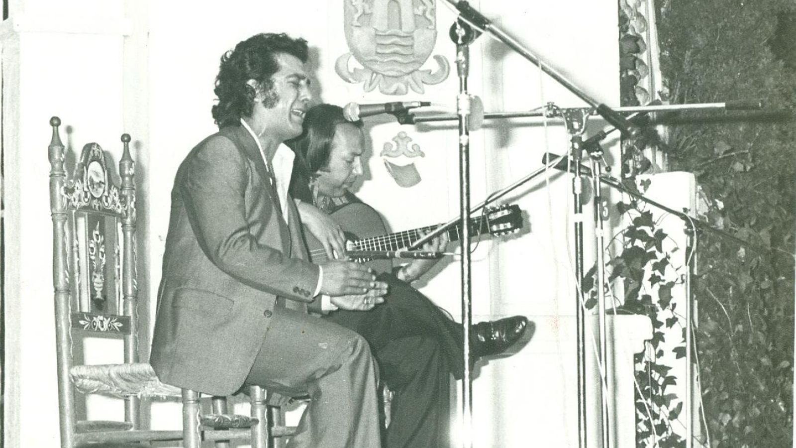 El cantaor Juan Villar acompañado por el guitarrista Paco Cepero. El cantaor Juan Villar acompañado por el guitarrista Paco Cepero.