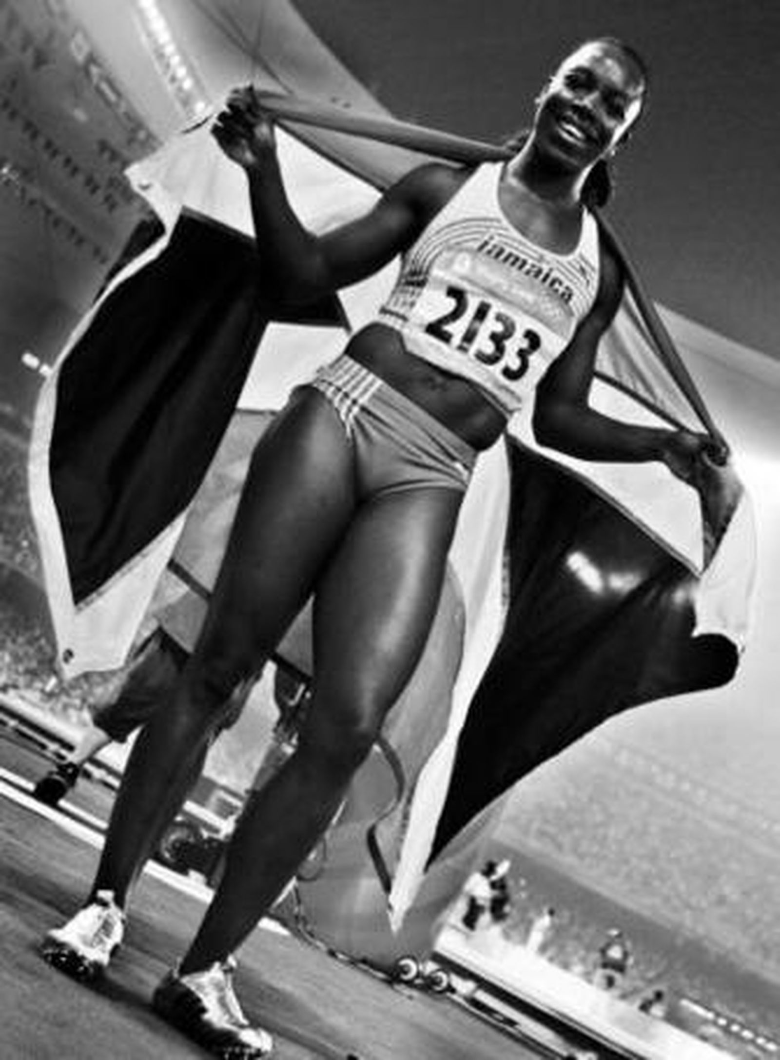 Veronica Campbell-Brown celebra la consecución de su medalla.