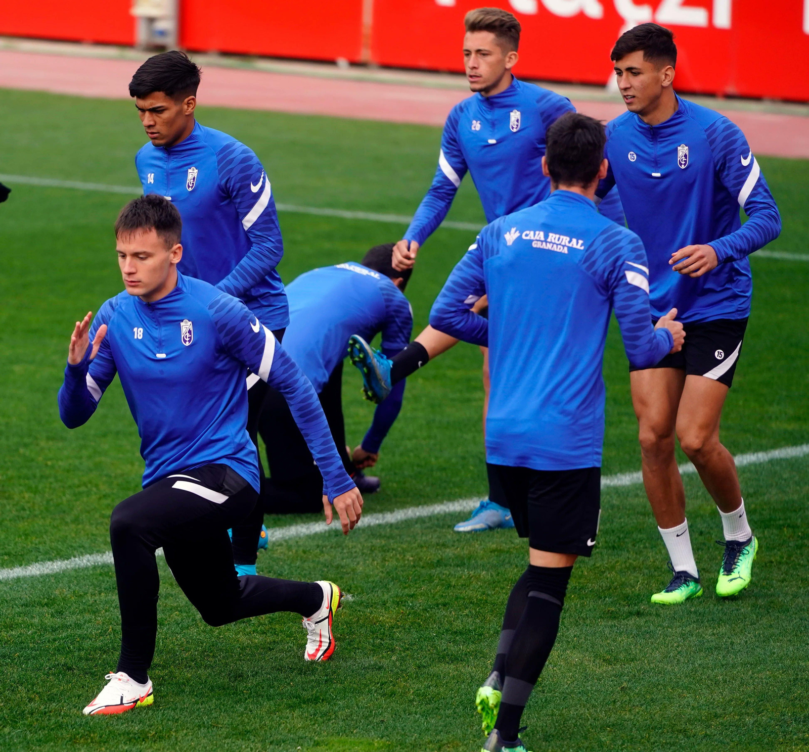 Arezo y Petrovic en el entrenamiento de este viernes.