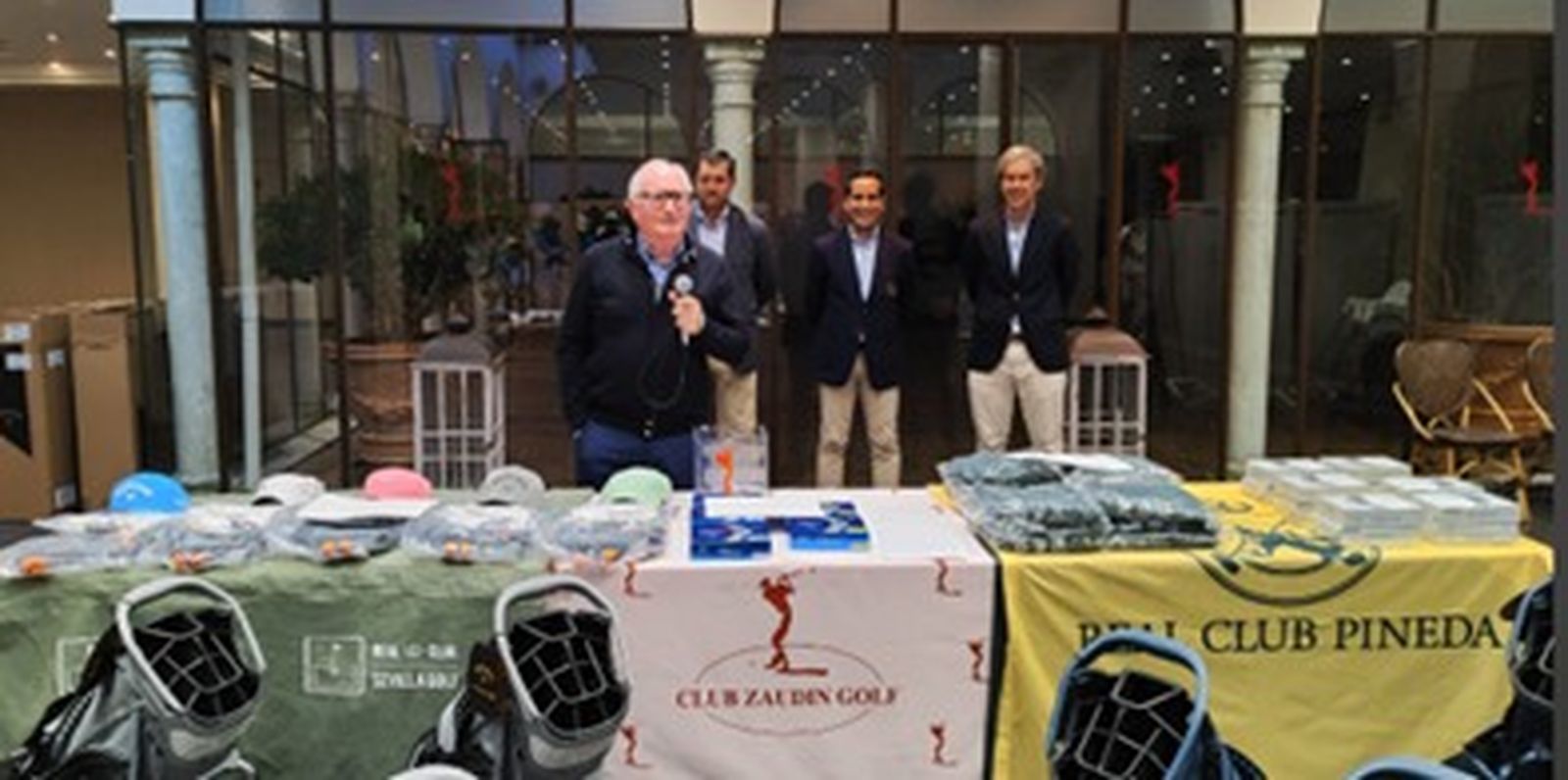 Un momento del acto de entrega de trofeos.