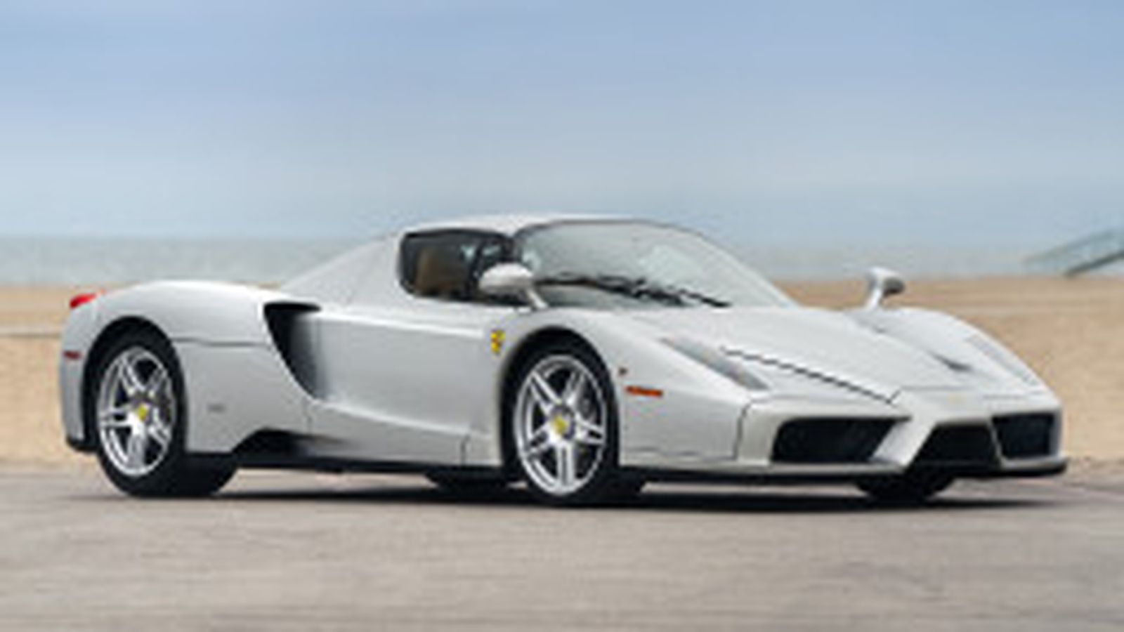 Otra de las estrellas de la subasta fue este Ferrari Enzo de 2003.