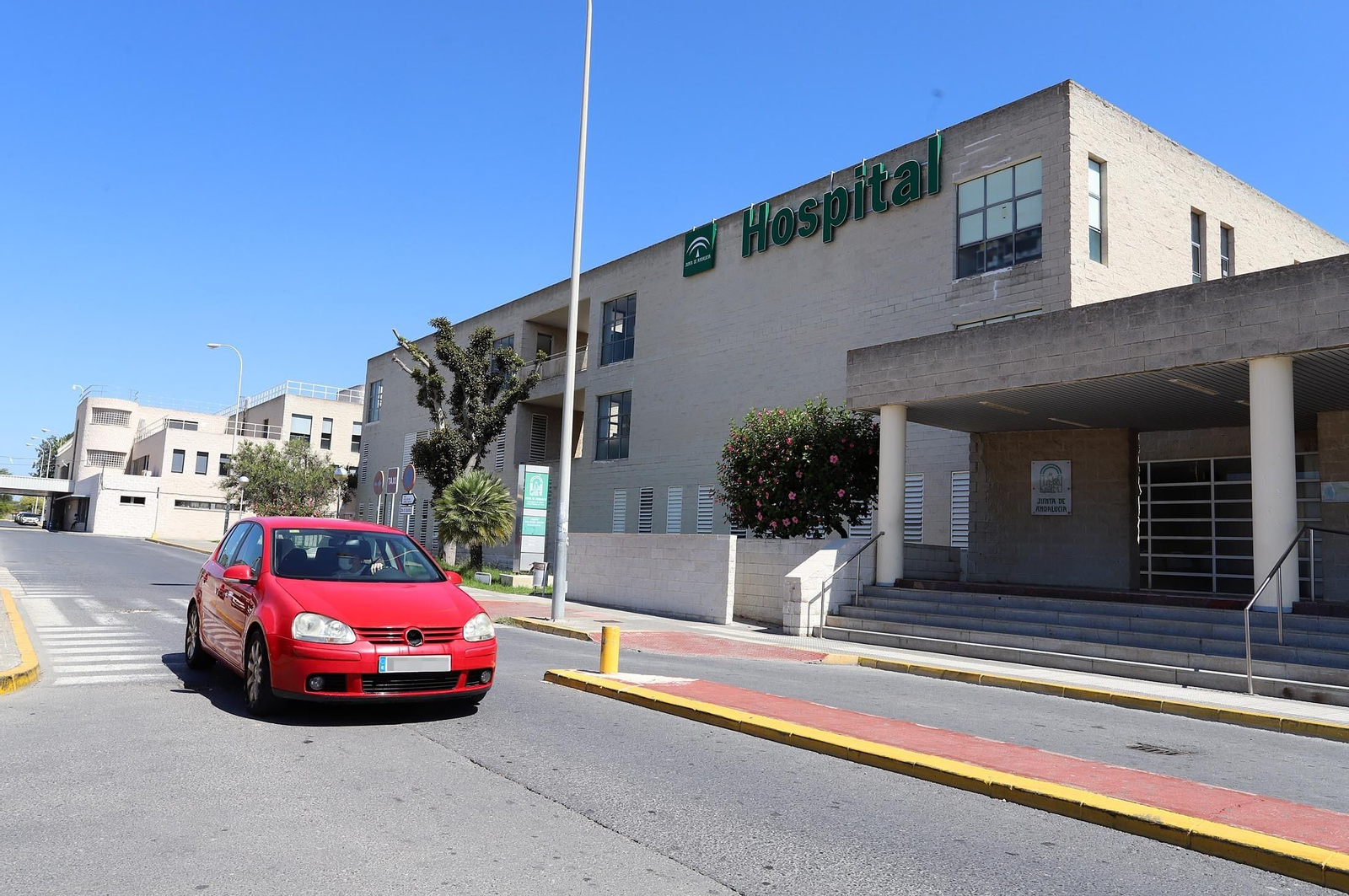 Hospital Juan Ramón Jiménez durante la jornada de este sábado.
