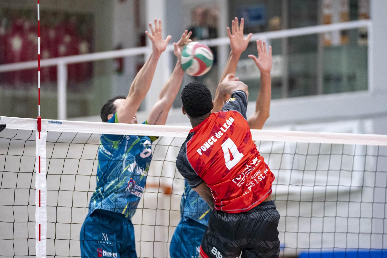 Las imágenes del partido de Superliga entre Unicaja Costa de Almería y Instercap Asisa Tarragona