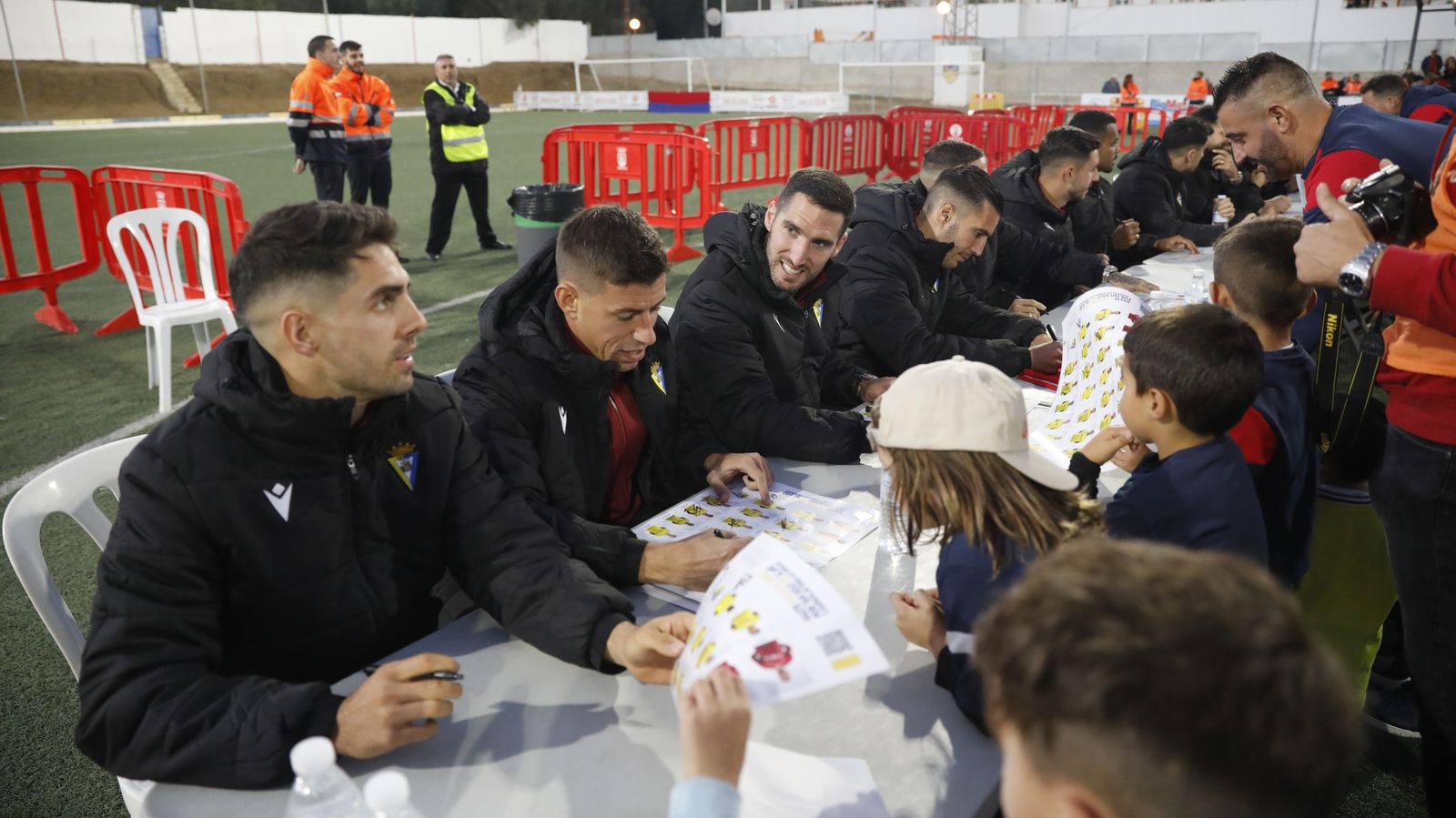 Las fotos de la visita del Cádiz CF para celebrar el 50 aniversario del CD Guadiaro