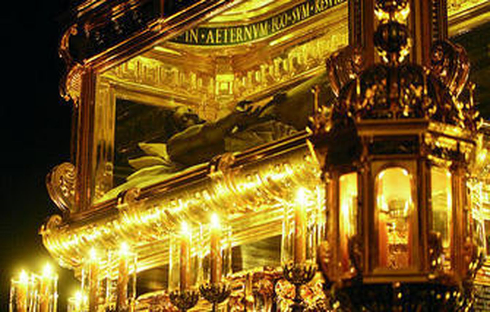 Jesucristo del Santo Sepulcro, a la luz de los cirios.