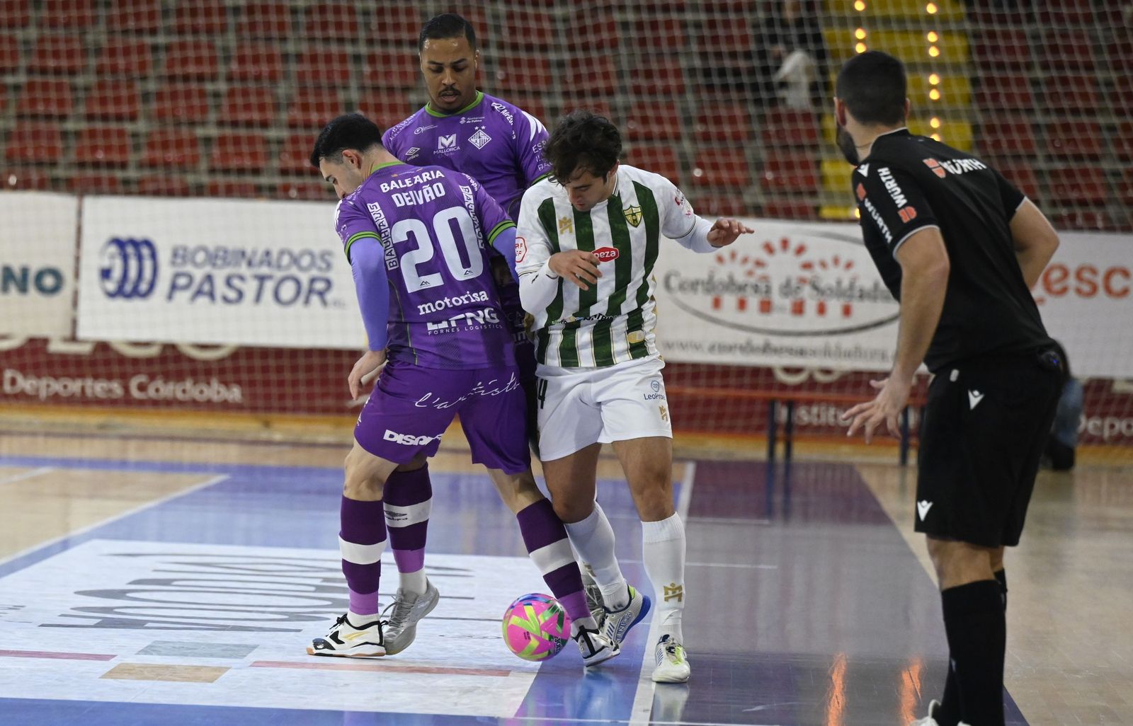 Las mejores fotos del ambiente en Vista Alegre para el Córdoba Patrimonio - Palma Futsal