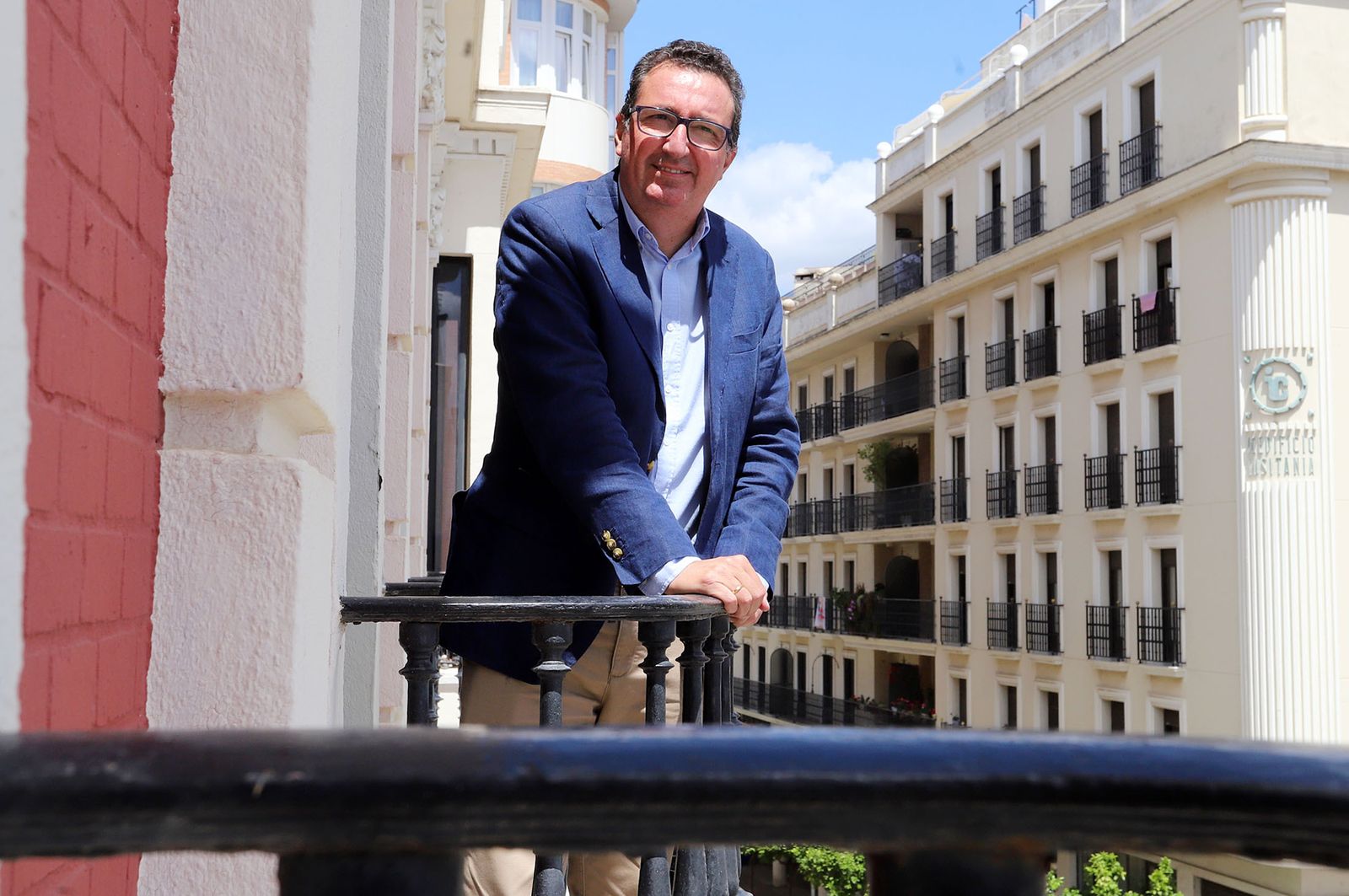 Manuel Andrés González en la sede de los populares en la capital onubense.