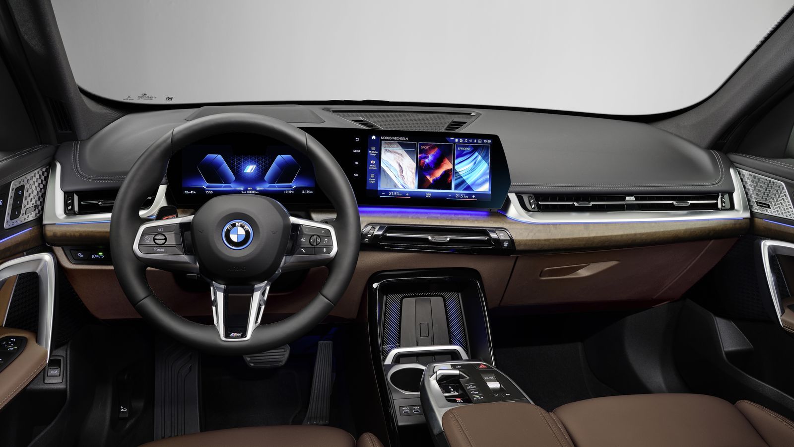 El interior del iX1 no difiere de otros X1. Todos ellos disponen de la BMW Curved Display.