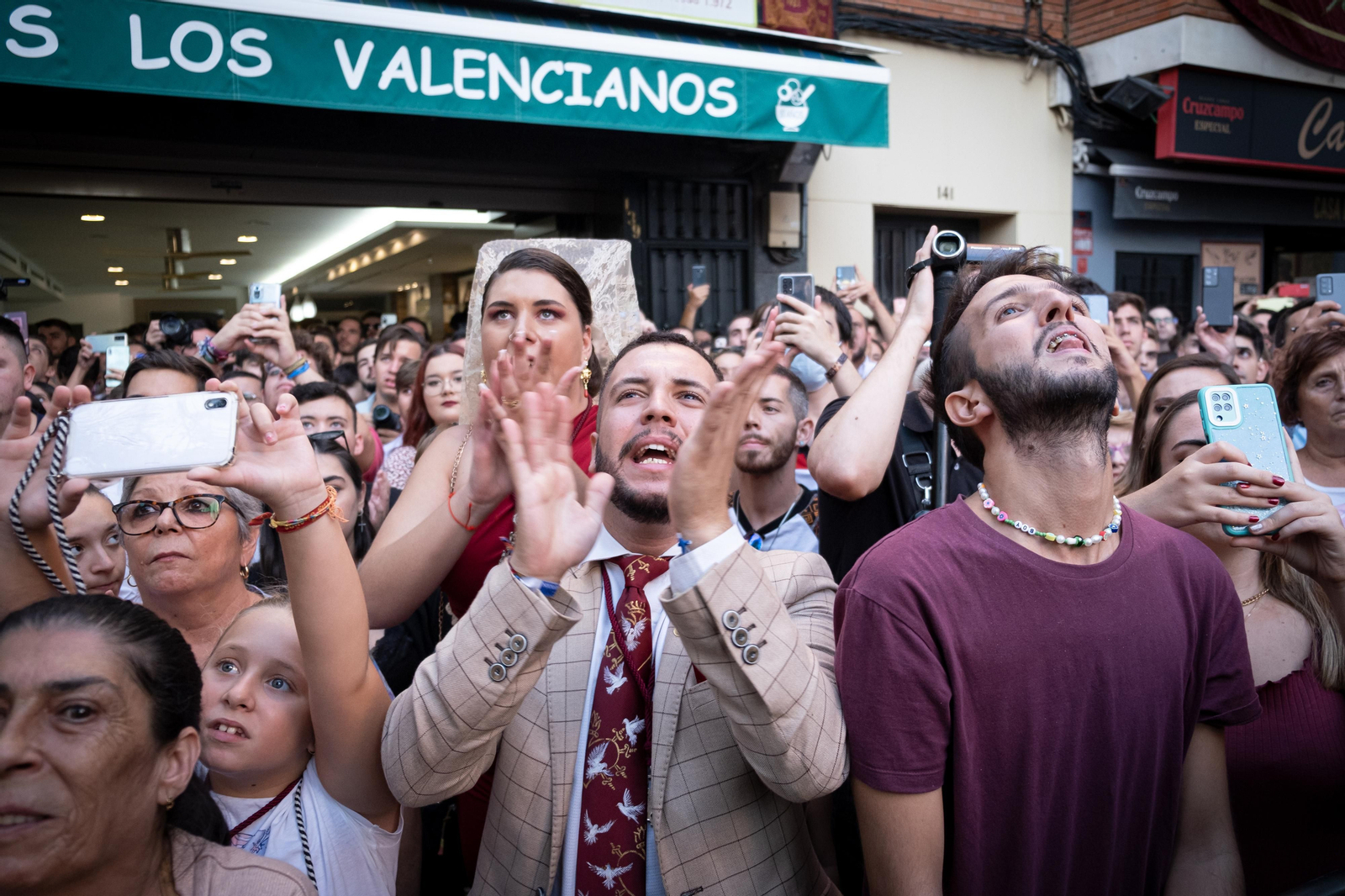 La procesión extraordinaria de la Virgen de los Dolores del Cerro del Águila, en imágenes