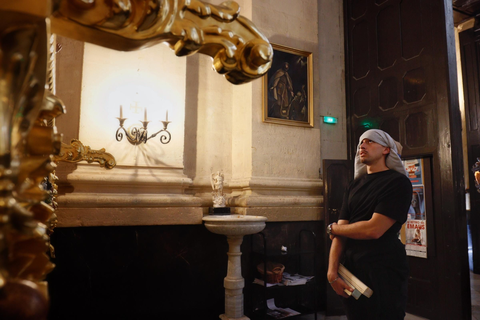 Imágenes de la salida de la Vera Cruz en la Semana Santa de Chiclana 2025