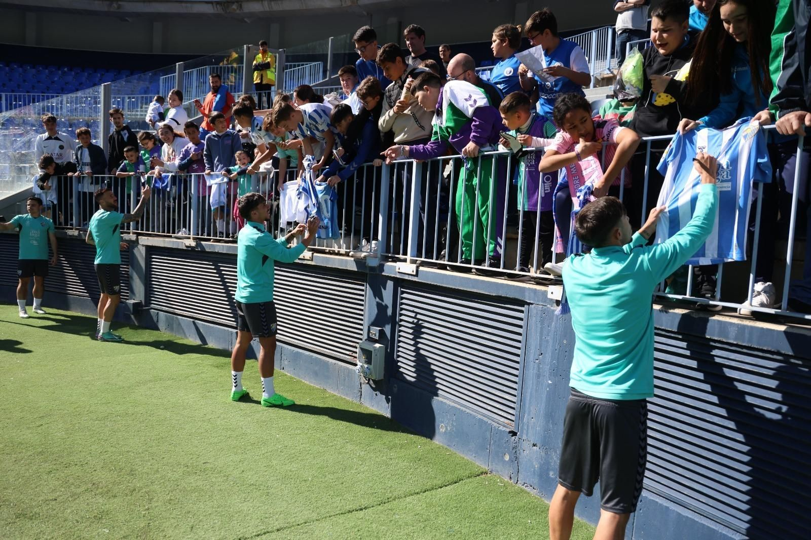 Galería: Pellicer y la plantilla del Málaga se divierten con la afición