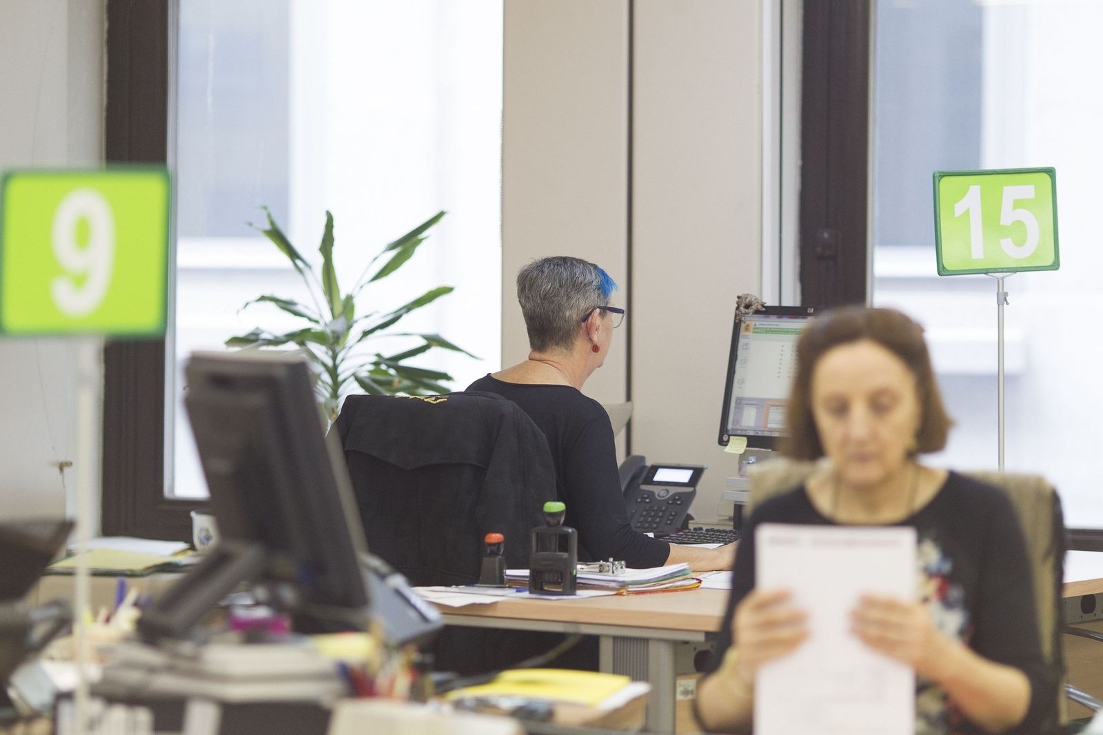 Trabajadoras en una oficina de la Seguridad Social.