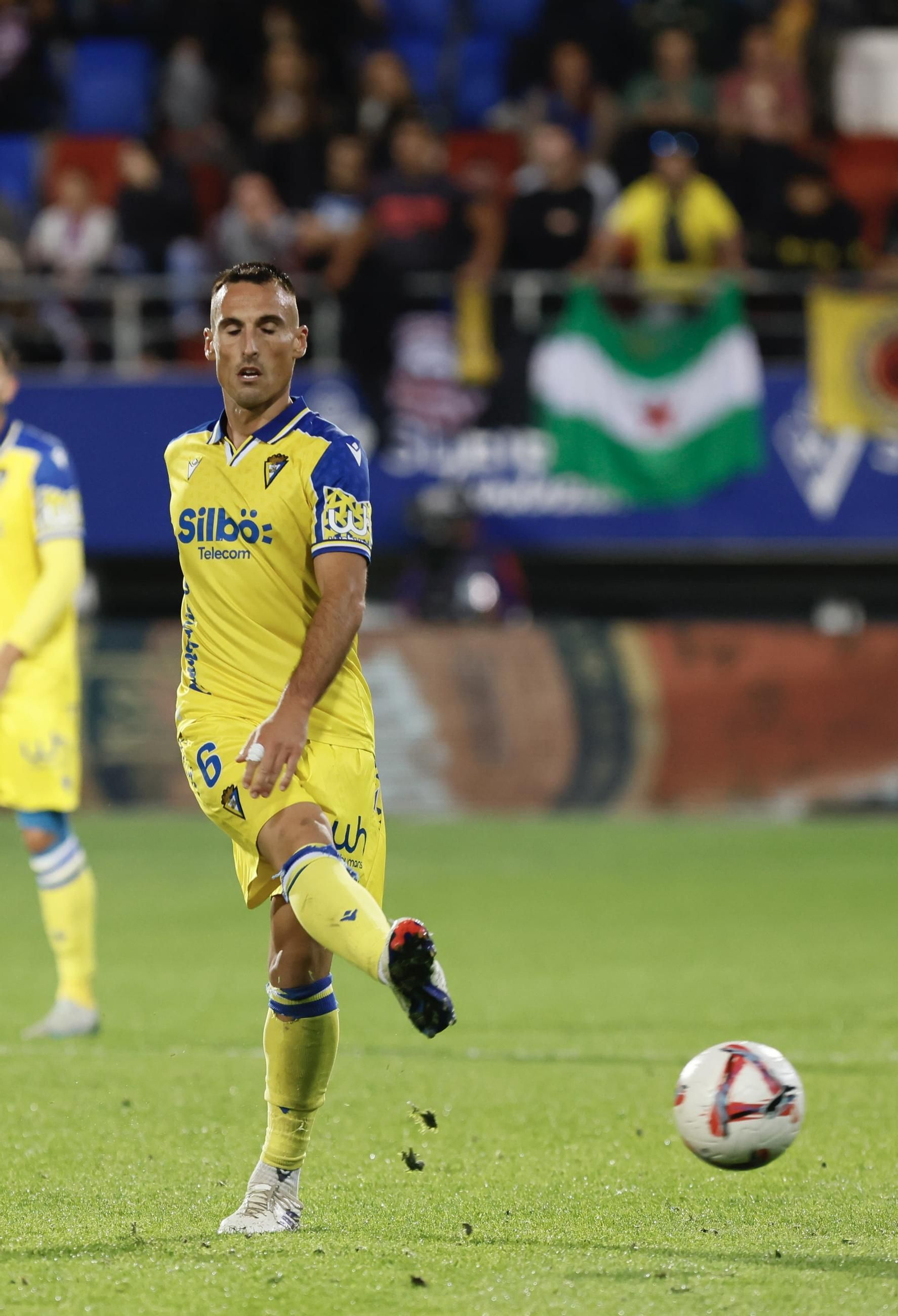 Las imágenes del partido de fútbol Éibar - Cádiz