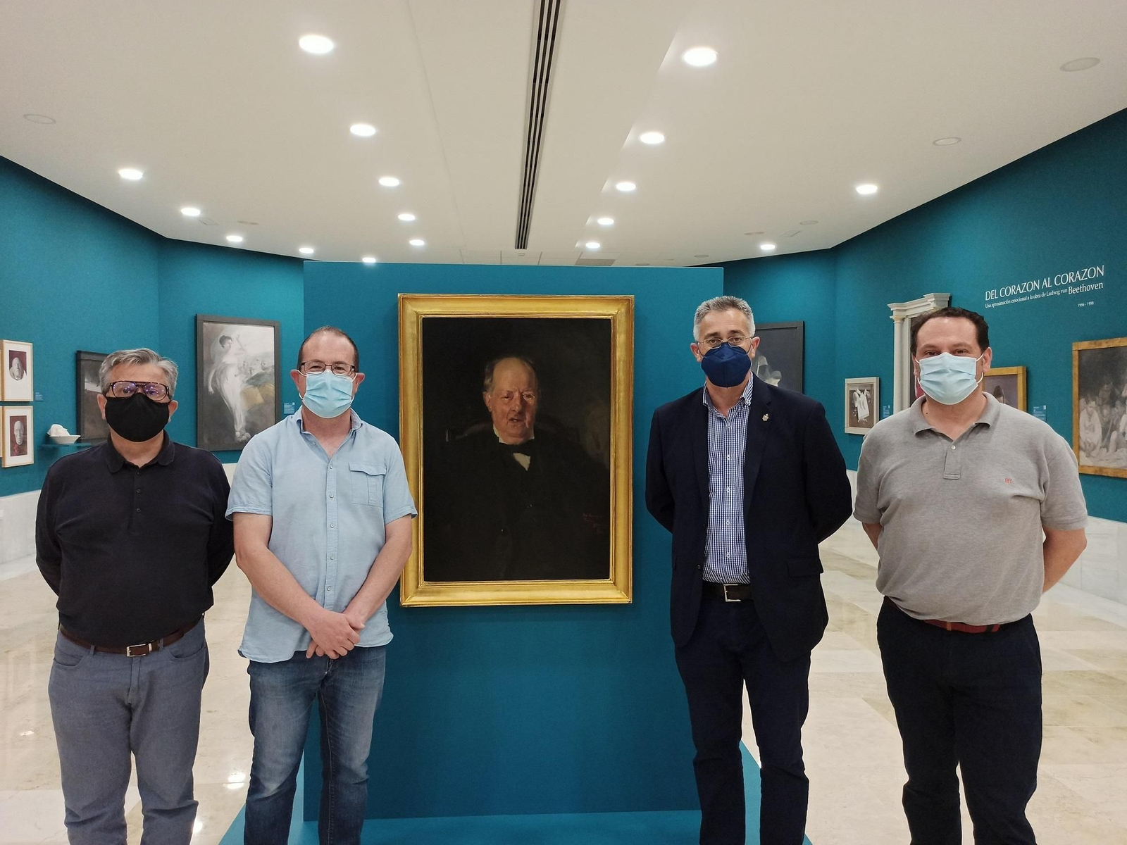 Santiago Alfonso, Andrés García Ibáñez, Antonio M. Pascual y Juan Manuel Martín con la obra de Sorolla.