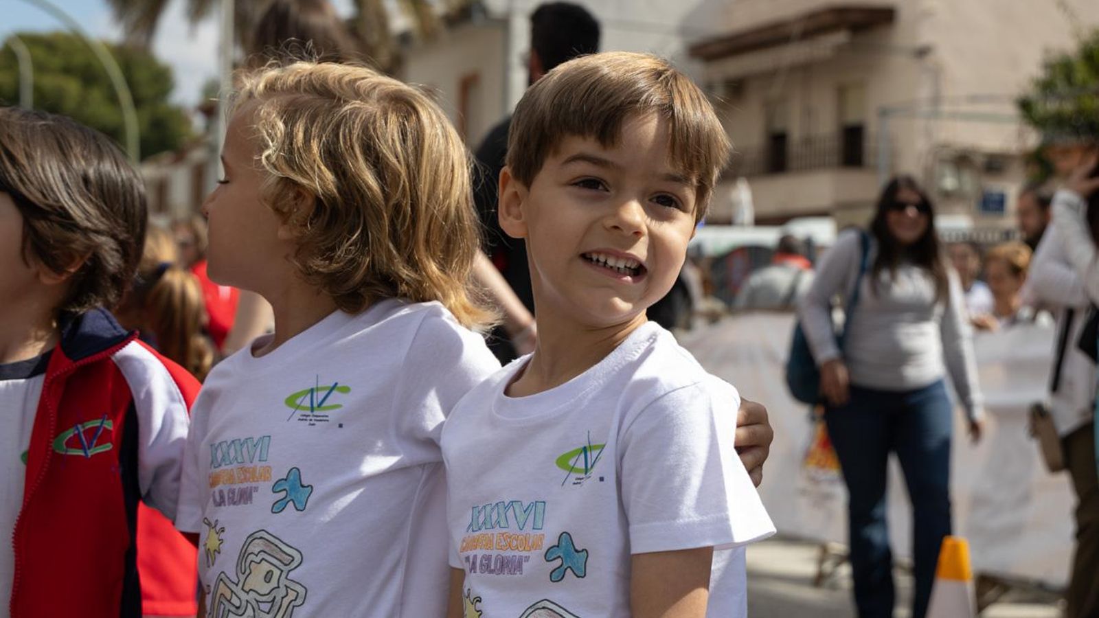 La carrera escolar de “La Gloria” que aúna inclusión y solidaridad, en imágenes