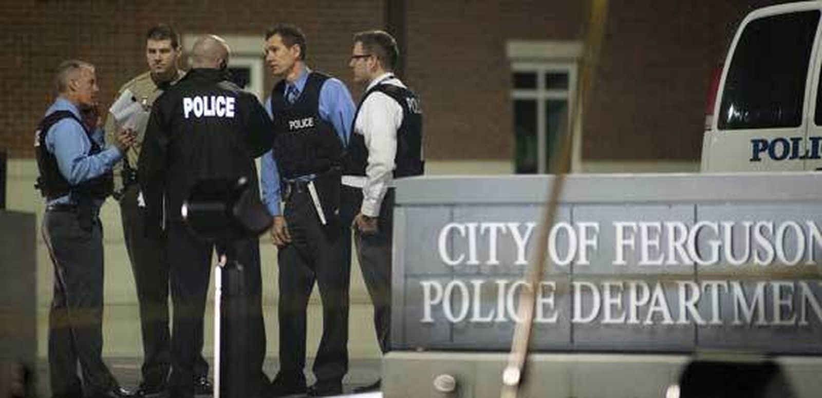 Disparan a dos agentes de la Policía de Ferguson