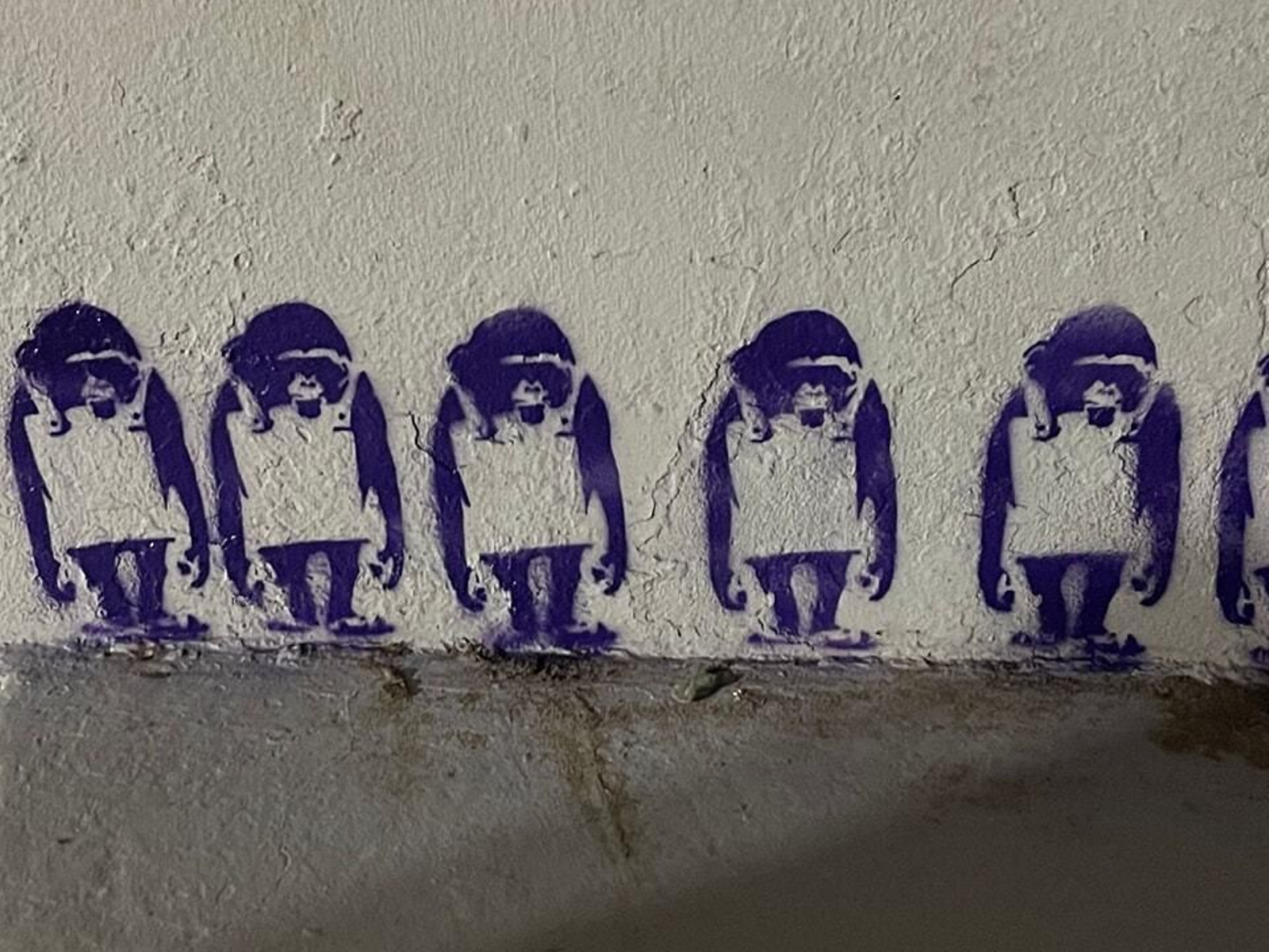 Una de las pintadas realizadas por los grafiteros en un parque público