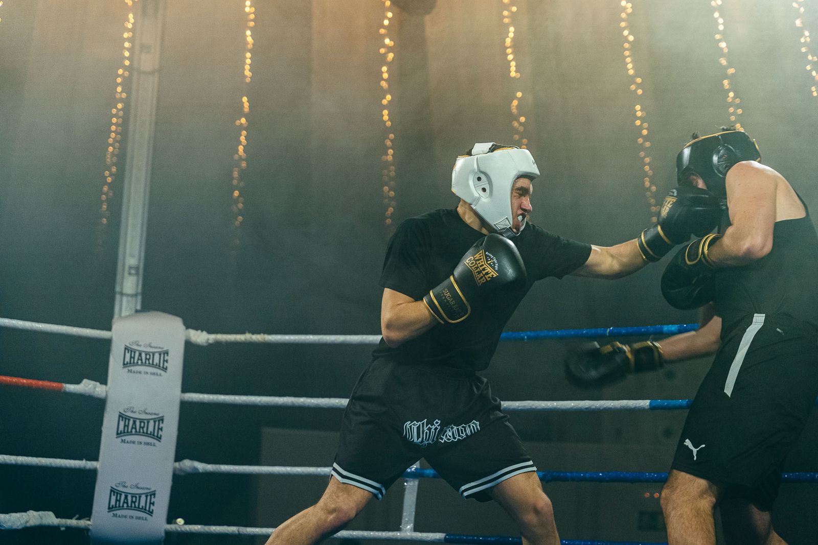 En imágenes: golpes solidarios en una impresionante White Collar Boxing