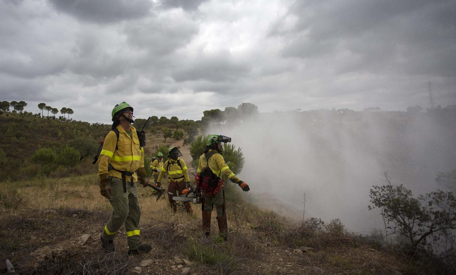 Ejercicio contra incendios en la base Brica de Madroñalejo, en Aznalcóllar