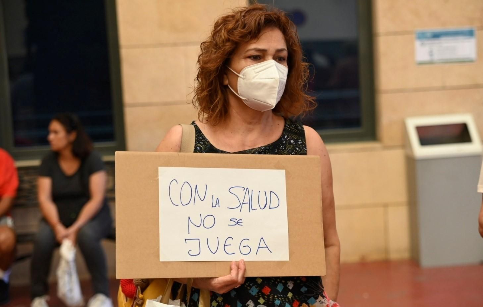 Las imágenes de la manifestación en el Hospital Reina Sofía por los recortes del SAS