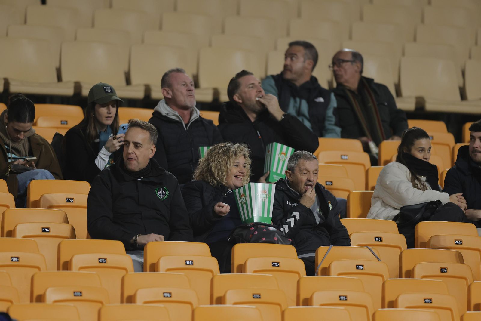 Búscate en las fotos del Betis - Utrecht