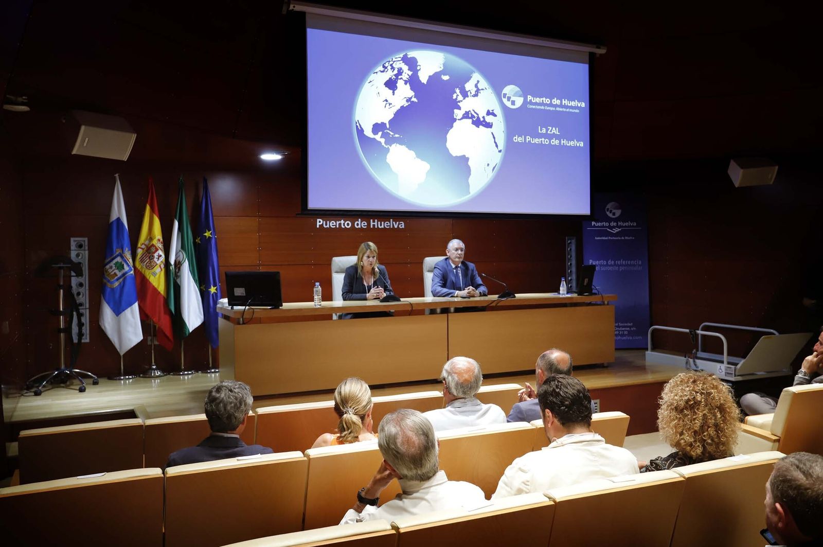 Pilar Miranda e Ignacio Álvarez-Ossorio en la presentación del concurso para la ZAL el pasado 12 de julio.