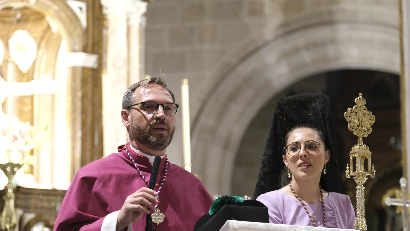Imágenes de la salida extraordinaria de Jesús Cautivo de Medinaceli, por su 75 aniversario, Almería