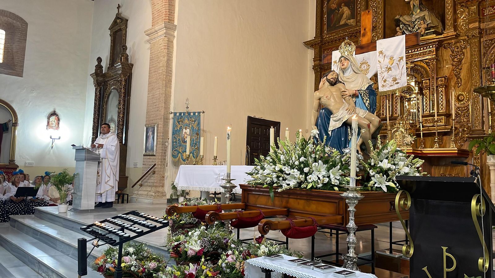 Santa misa en honor a la Virgen de las Angustias.