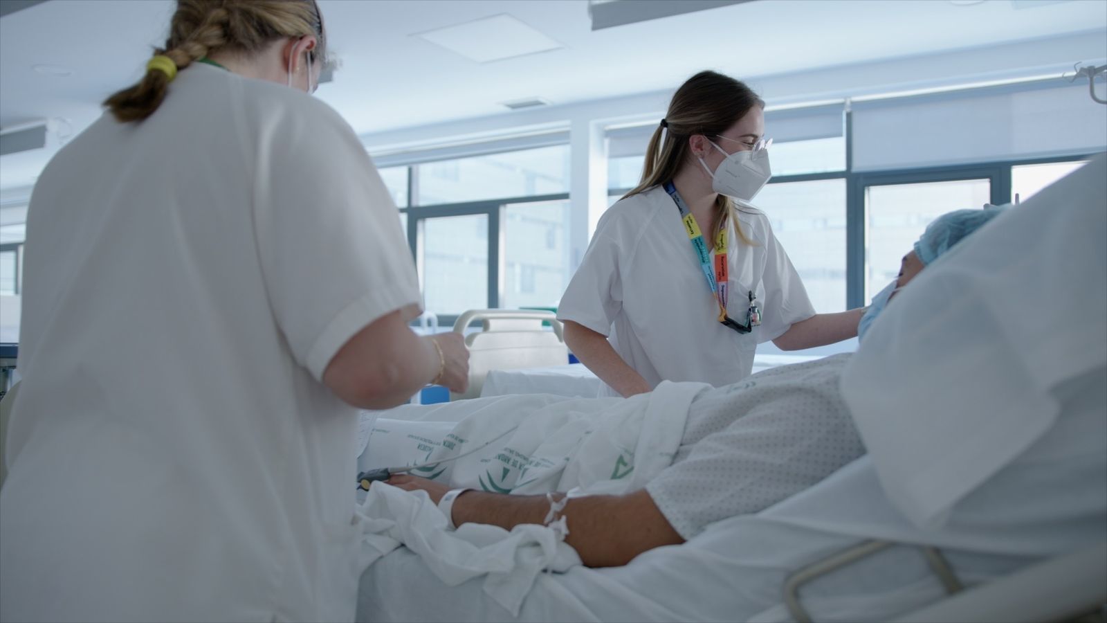 Imagen de archivo de una atención hospitalaria en el Hospital de Día Quirúrgico de Granada