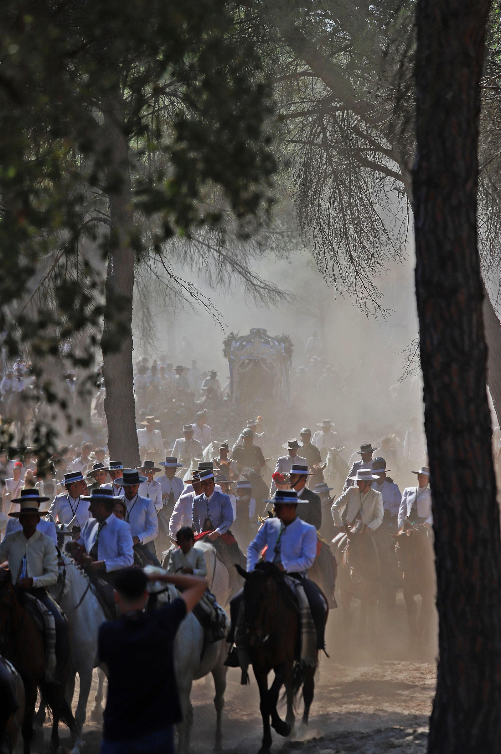 El Rocío 2023: Imágenes del Camino de la Hermandad del Rocío de Huelva