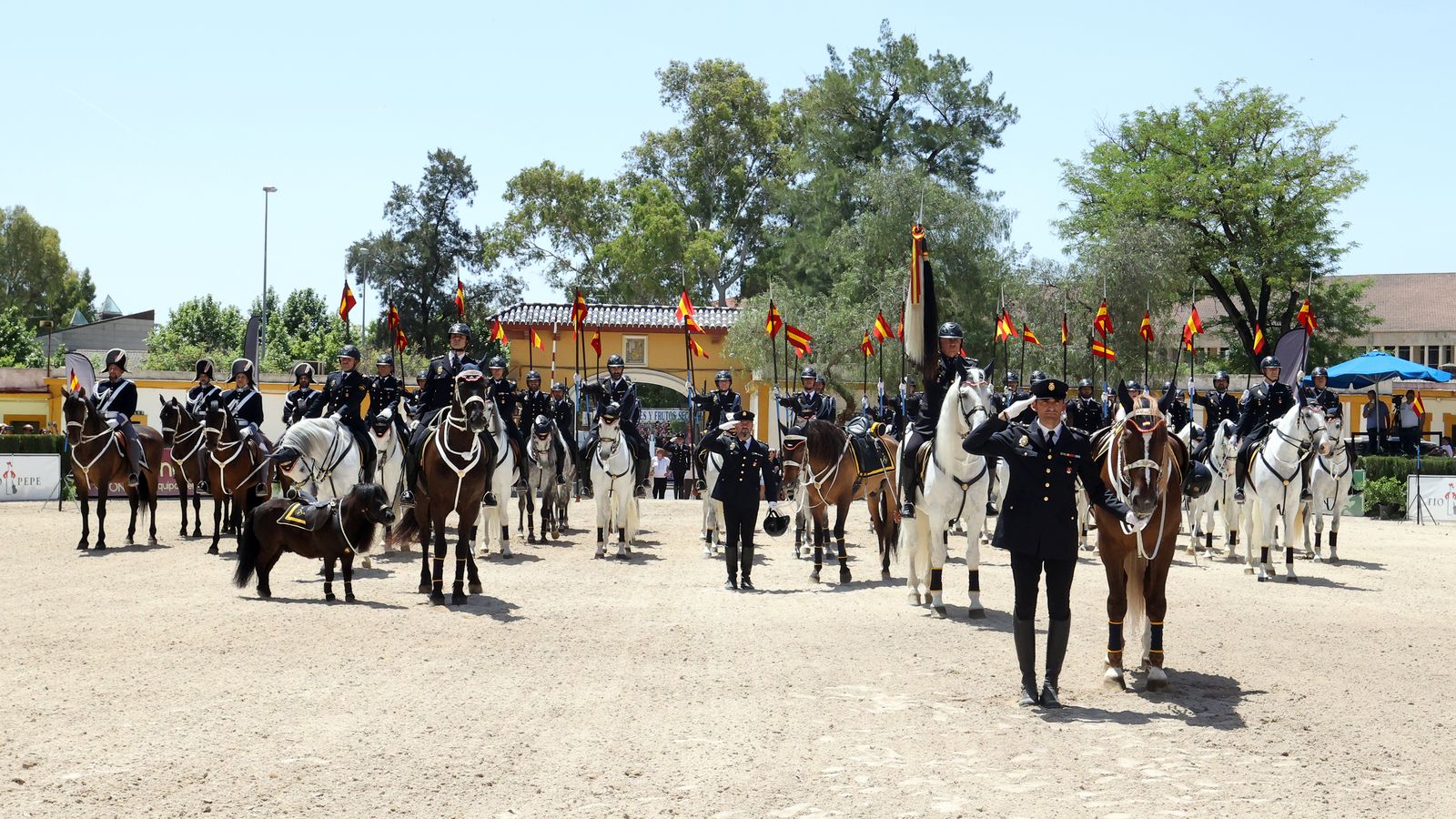 Entrega del Caballo de Oro en Jerez a la Unidad Especial de Caballería de la Policía Nacional.