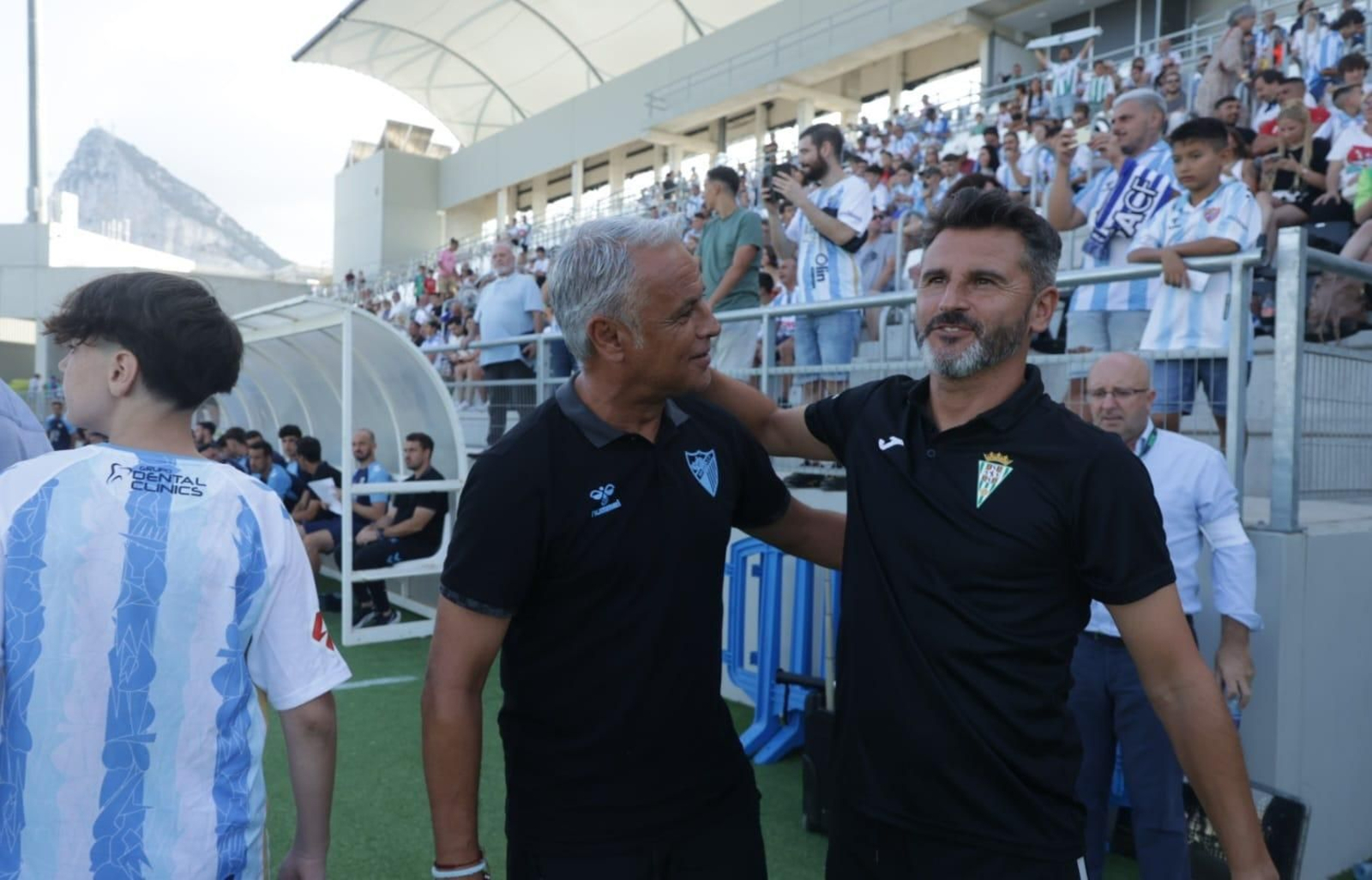 Las mejores fotos del ambiente en el Municipal de La Línea para el Málaga - Córdoba CF