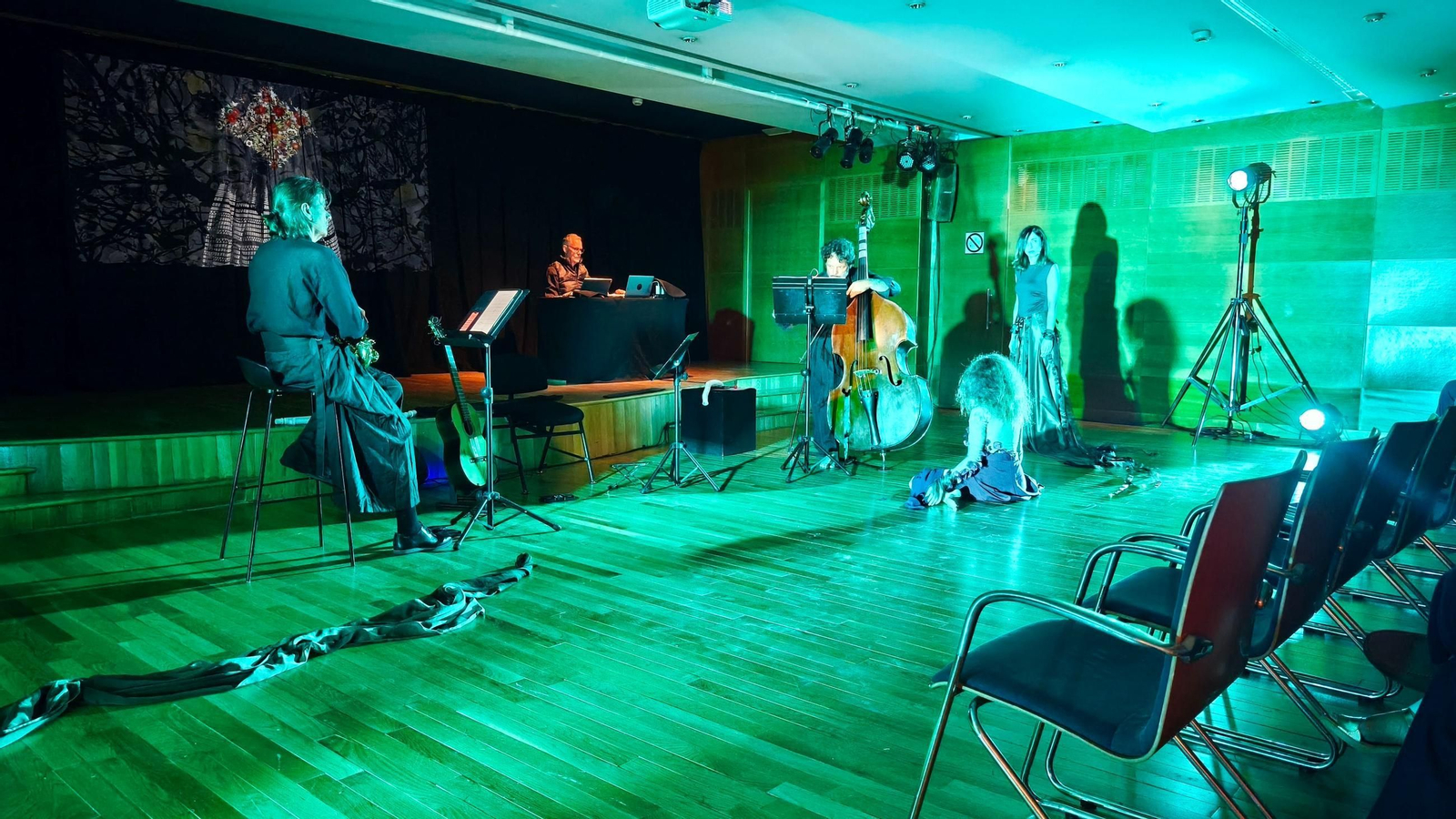 Un momento de la actuación del Teatro del Arte Sonoro en el Turina.