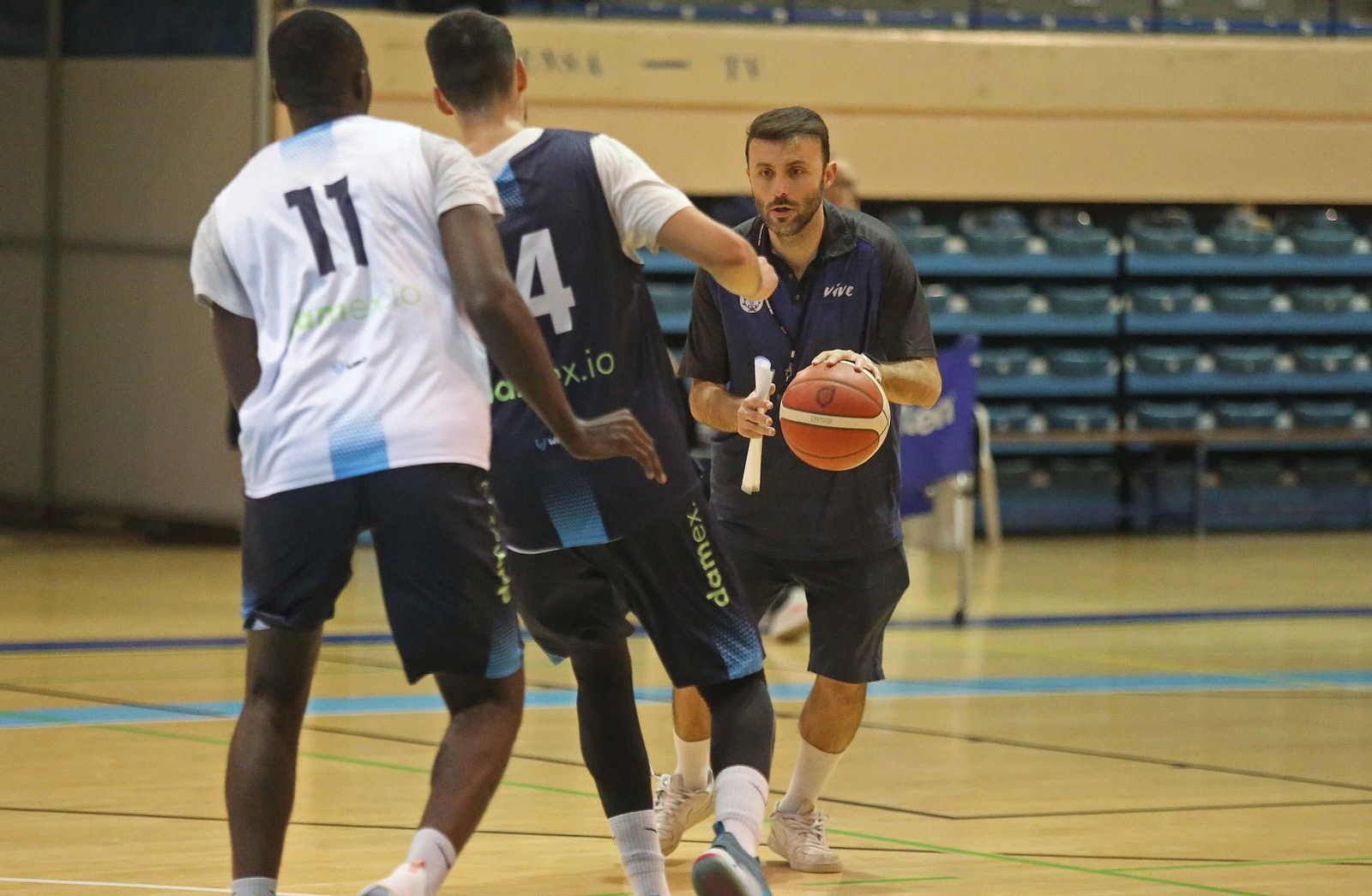 Fotos del primer entrenamiento de Miki Ortega al frente de Udea