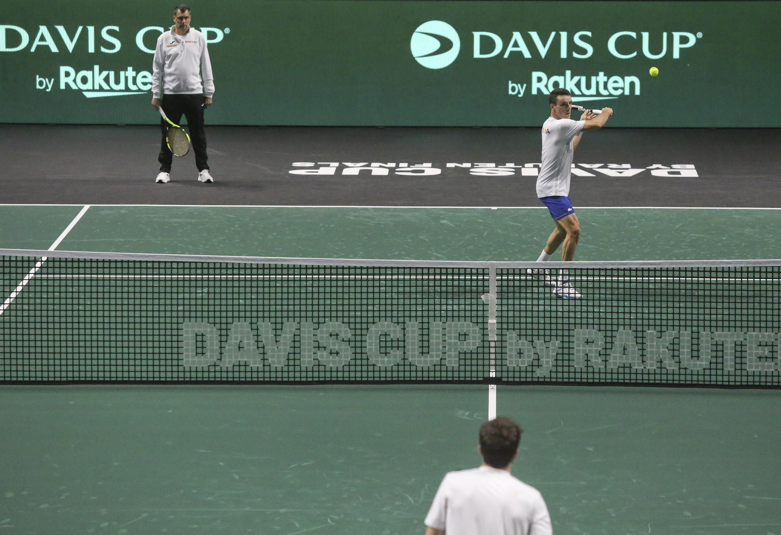 La metamorfosis del Carpena para la Copa Davis, con los jugadores sobre la pista ya