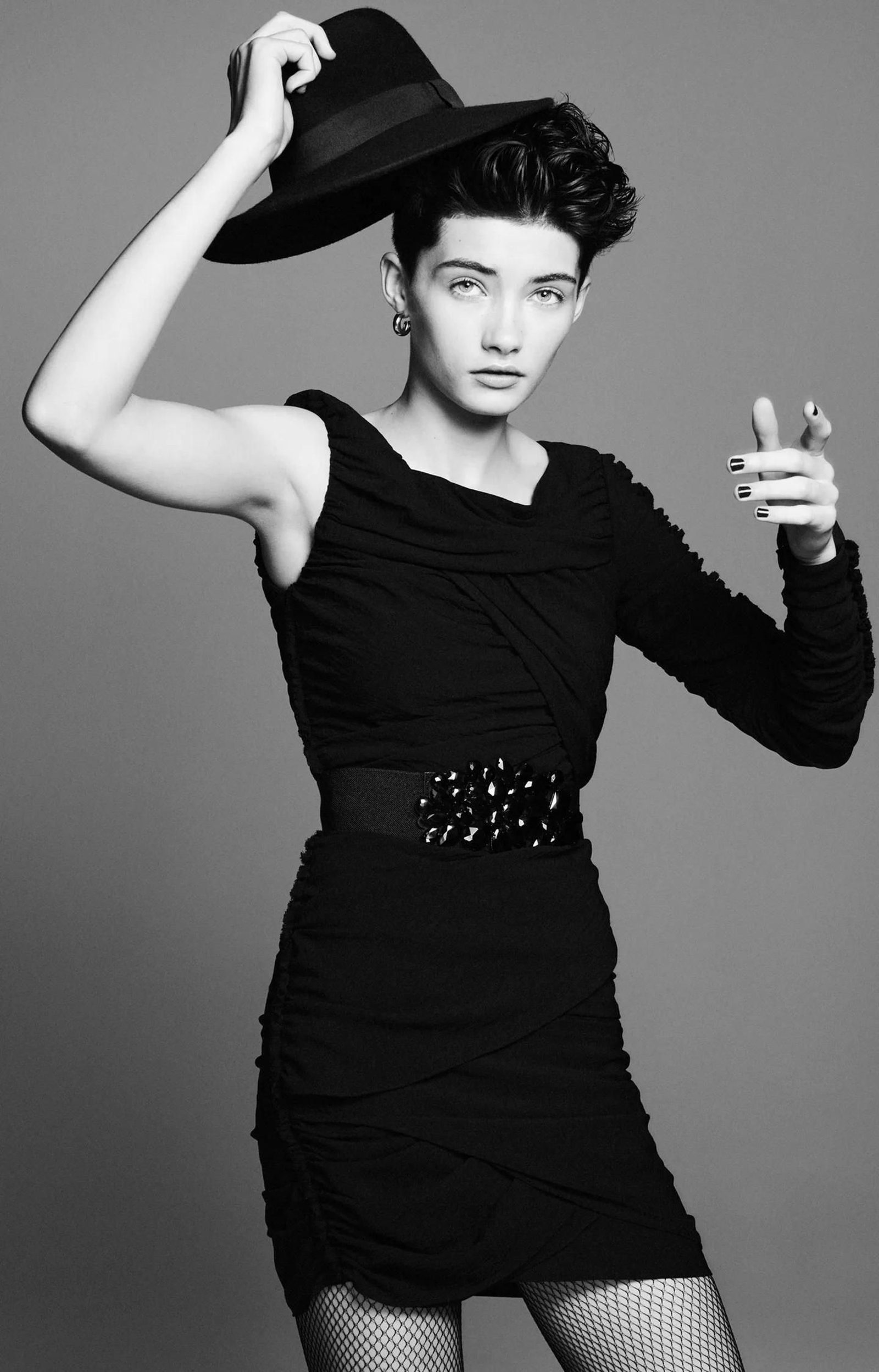 Vestido negro y drapeado de la nueva colección de Zara.