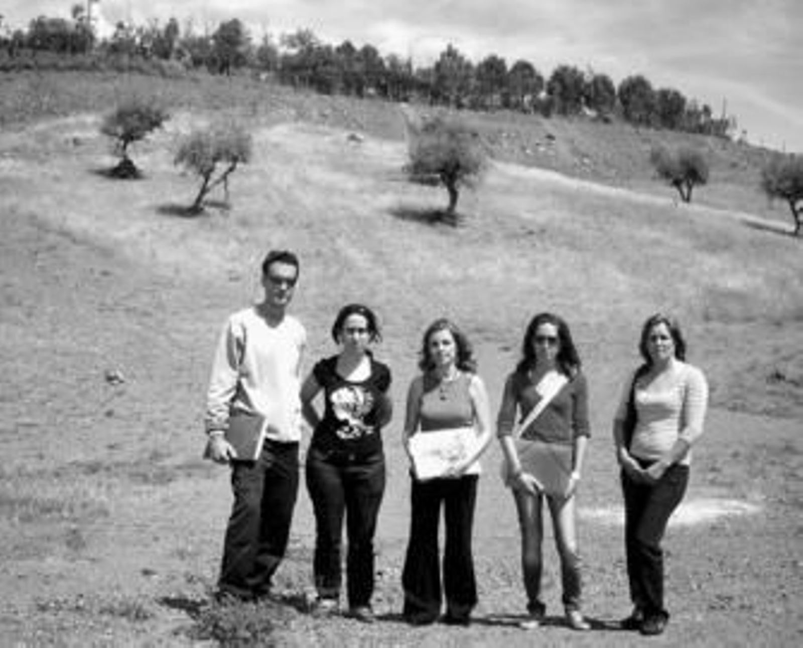 Afectados de Vélez en los terrenos donde deberían construirse sus pisos.