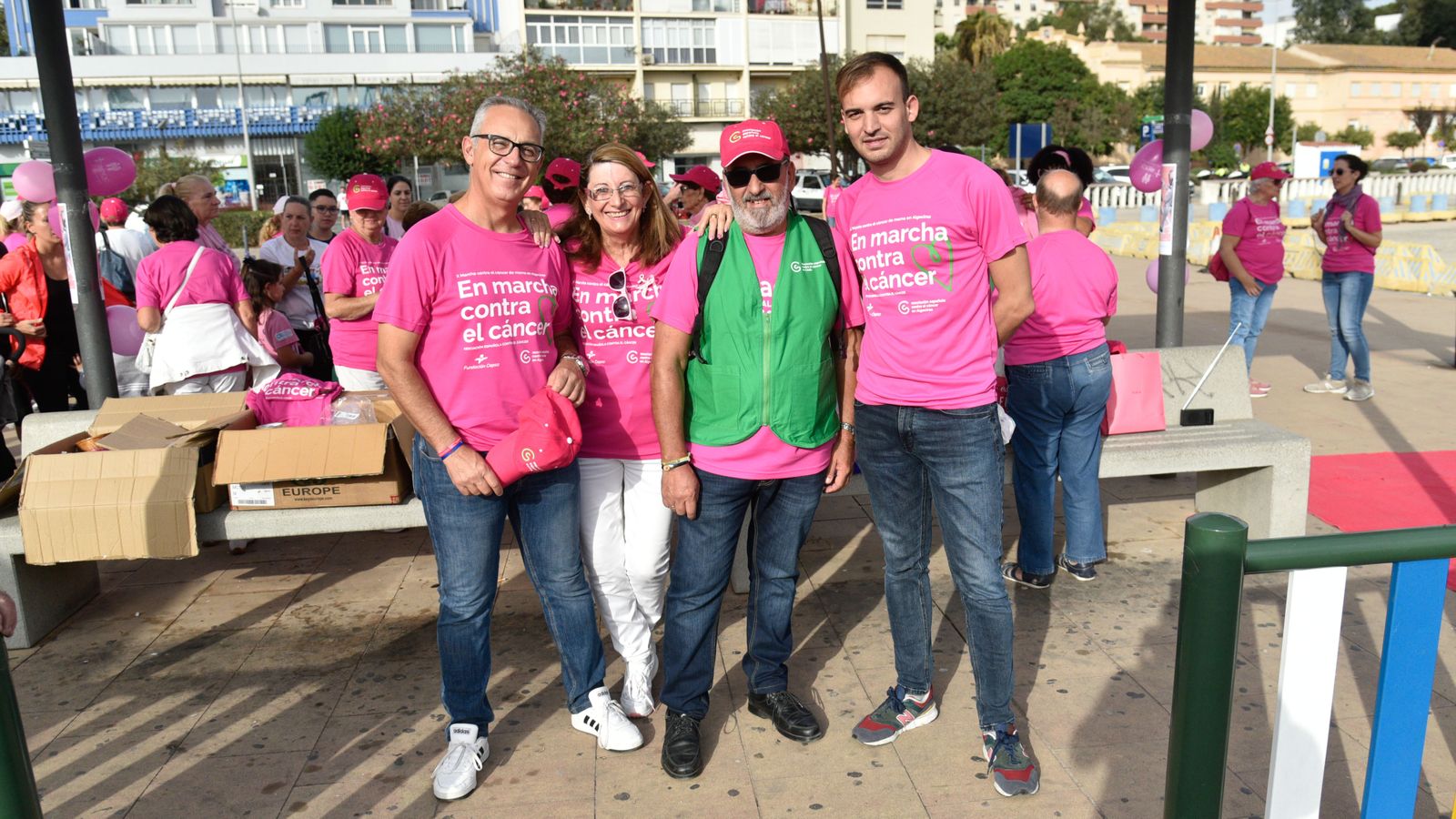 Las fotos de la Marcha contra el cáncer de mama en Algeciras