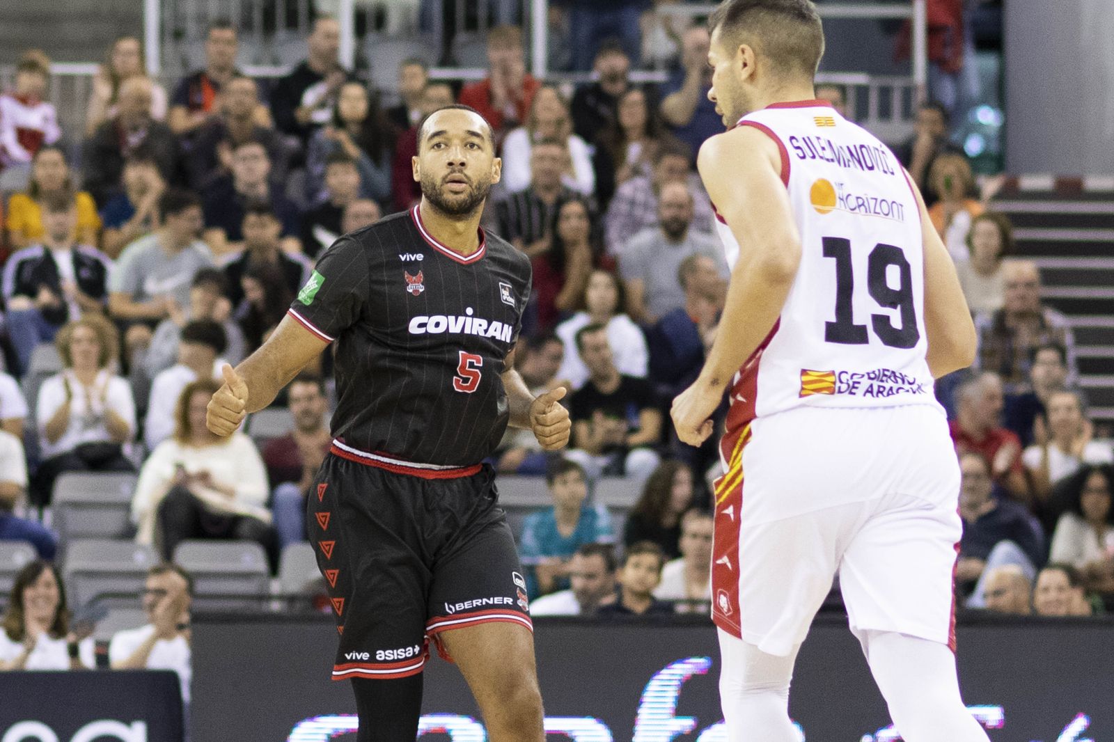 Kwan Cheatham fue el  segundo máximo anotador de los rojinegros.