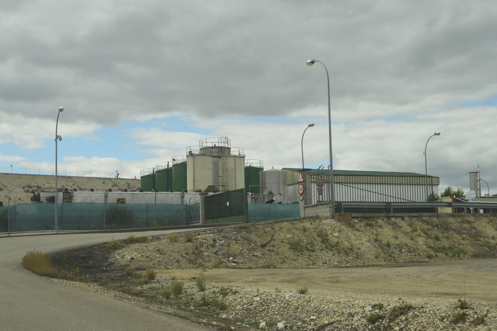 Exterior de la aceitera lucentina.