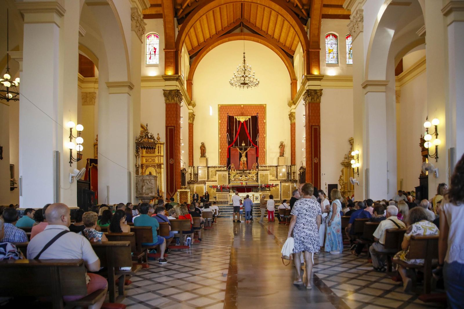 Las imágenes de la misa vespertina y procesión del Cristo de la Luz de Dalías
