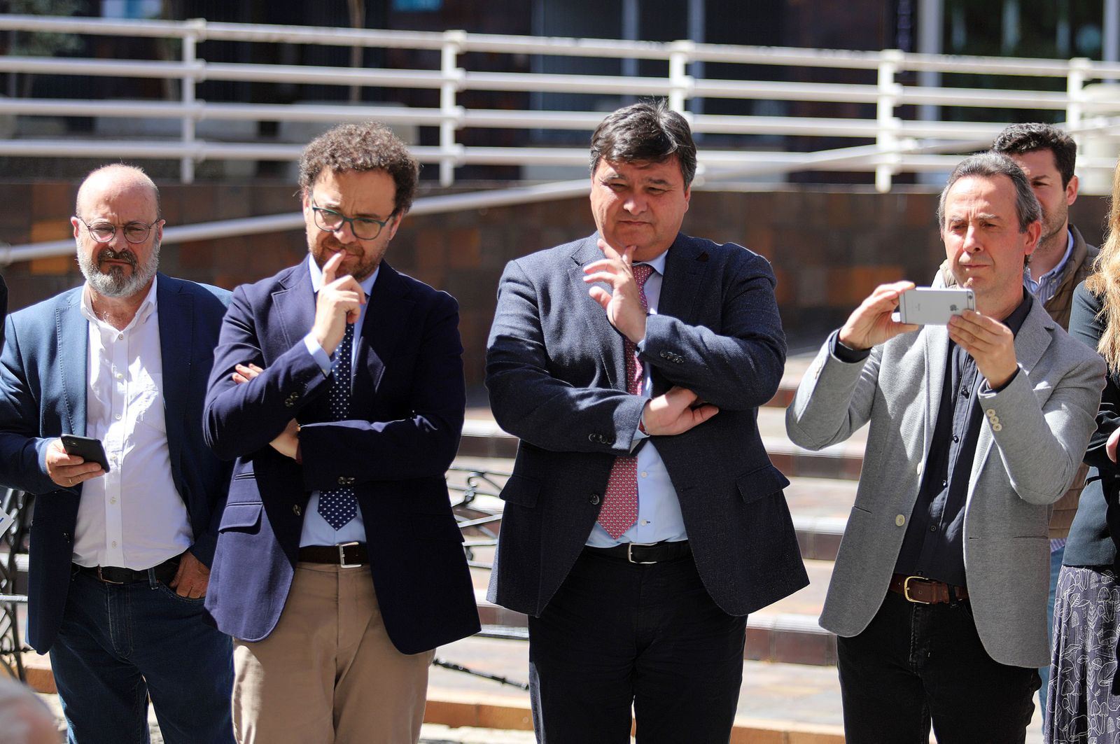 Imágenes del descubrimiento del relieve homenaje al poeta José Manuel de Lara