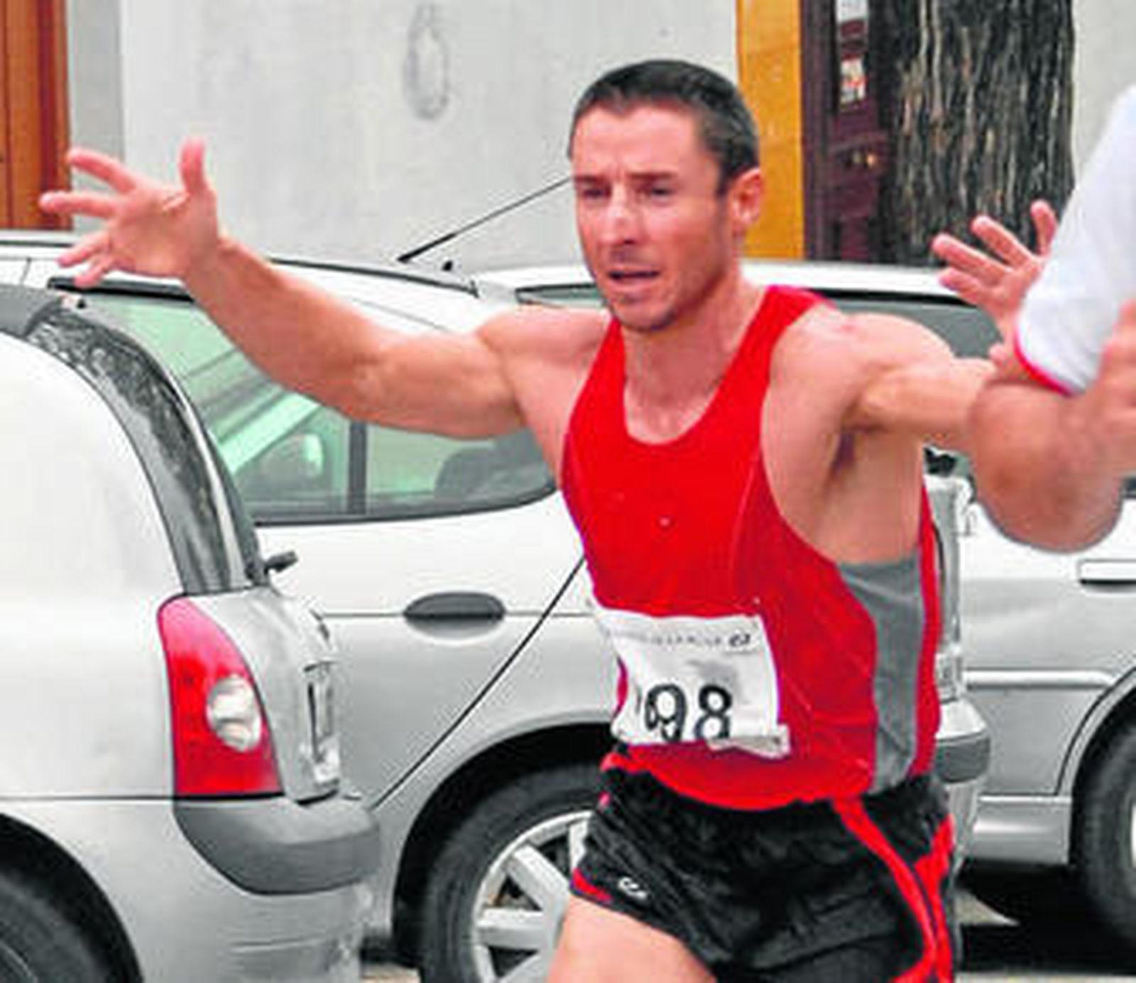 Salvador Gil, ganador de la carrera.