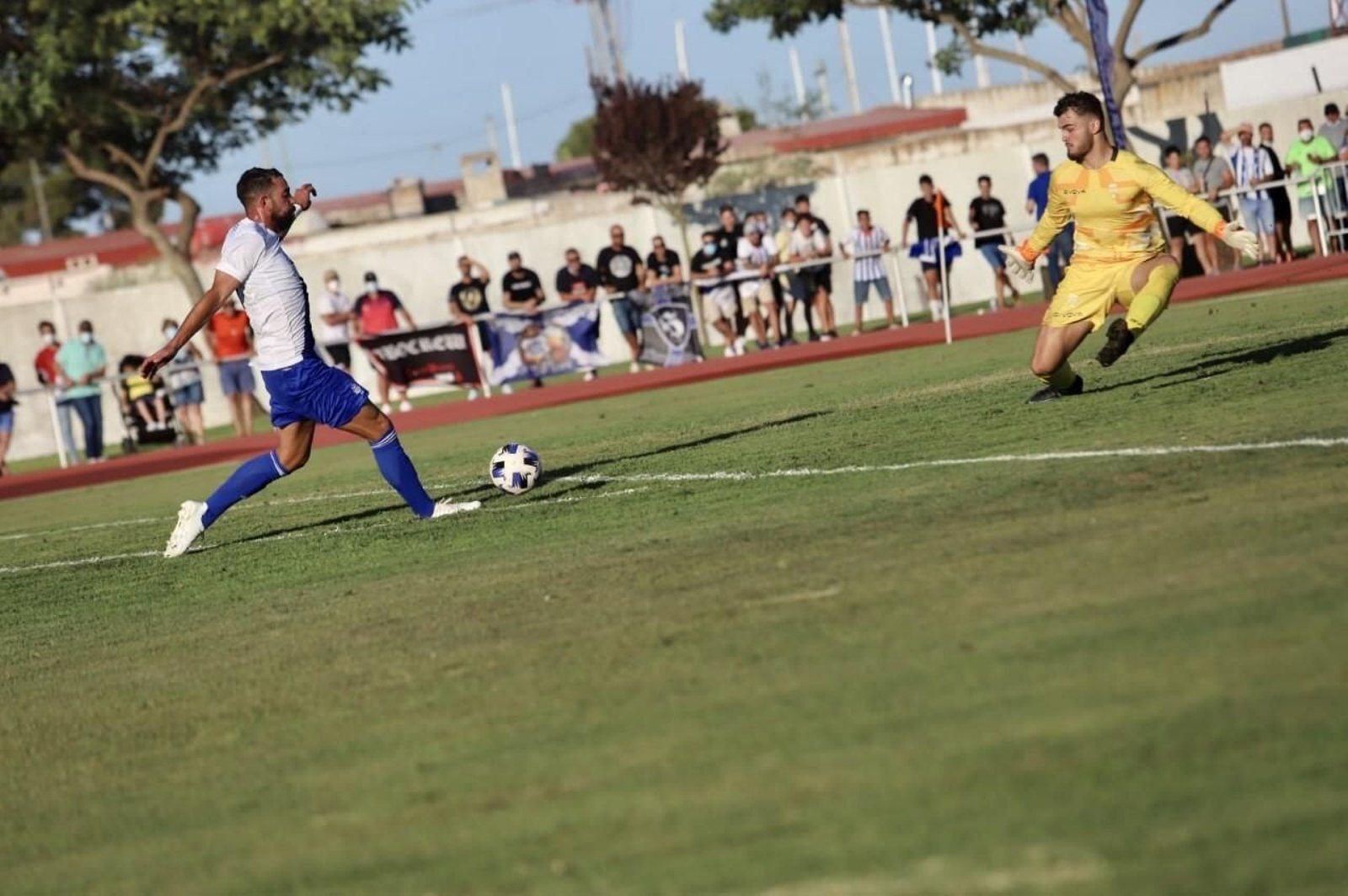 Juan Delgado, a punto de definir ante Jaylan.