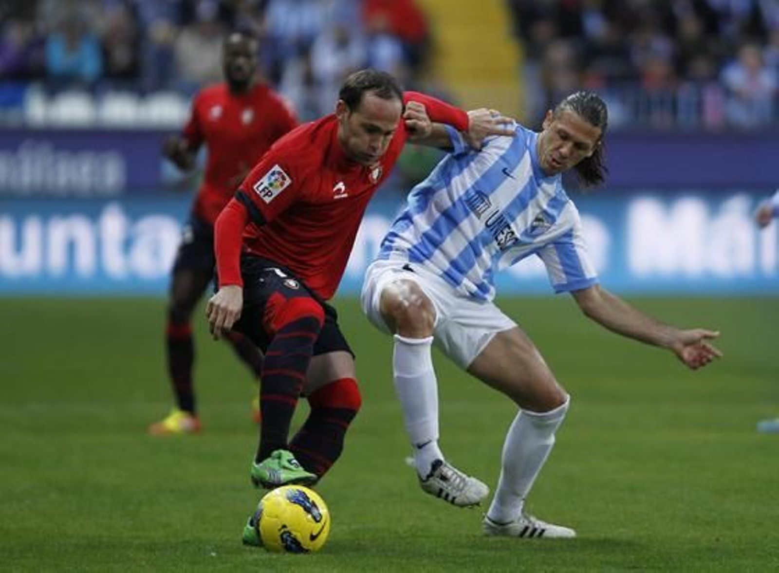 Demichelis se prepara para entrarle a Nino. / Sergio Camacho